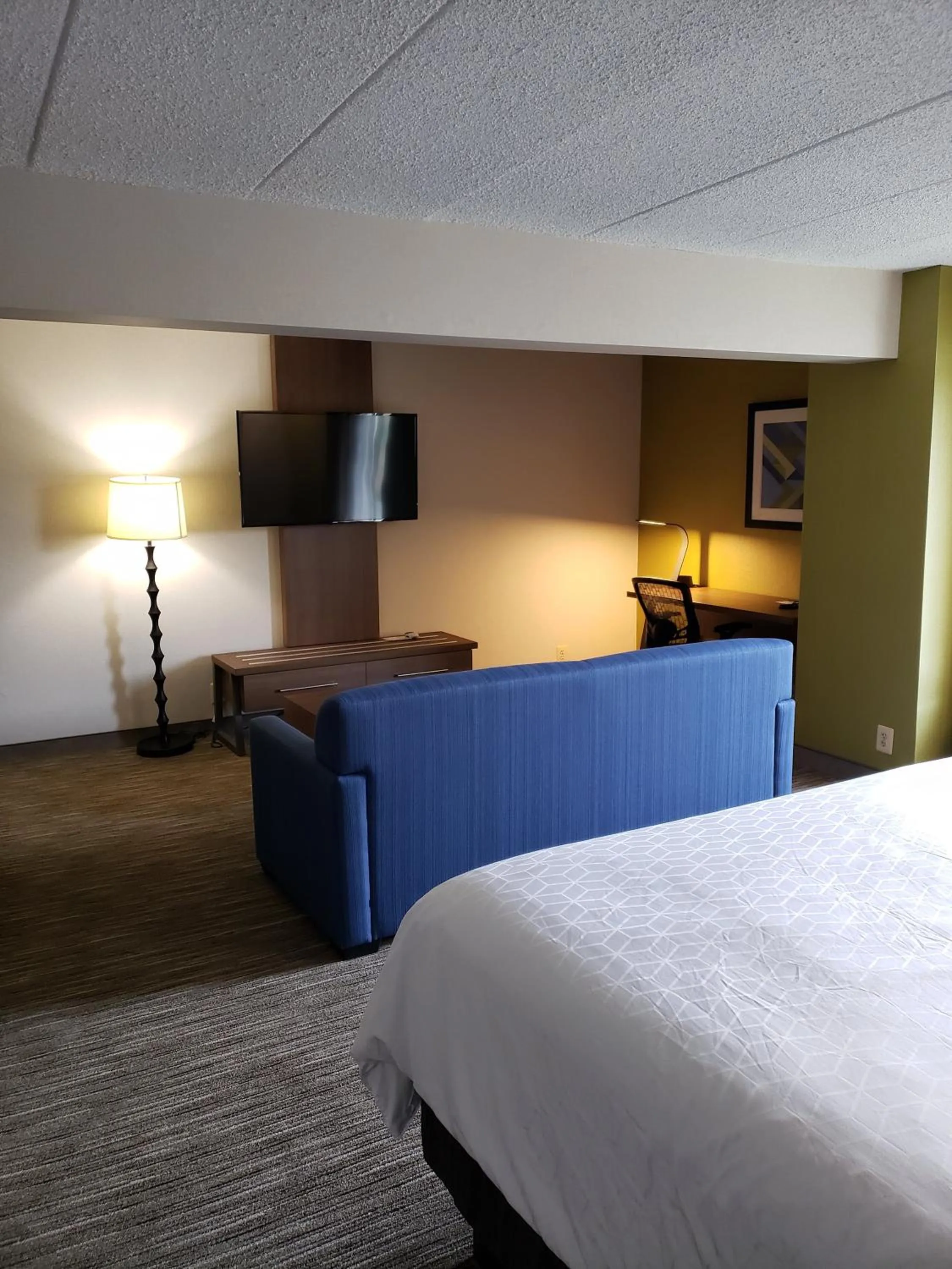 Photo of the whole room, Bed in Holiday Inn Express Edgewood-Aberdeen-Bel Air