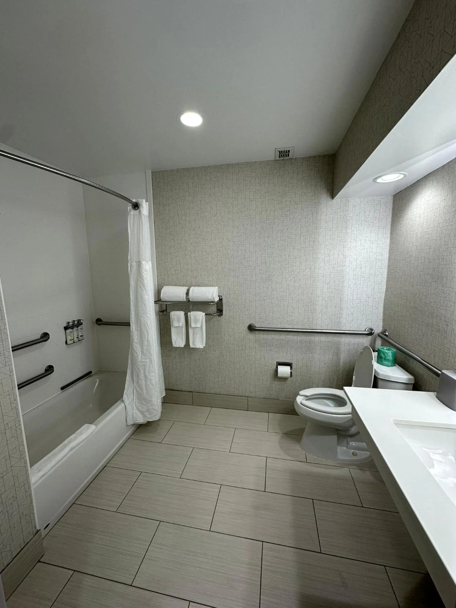 Bathroom in Holiday Inn Express Edgewood-Aberdeen-Bel Air