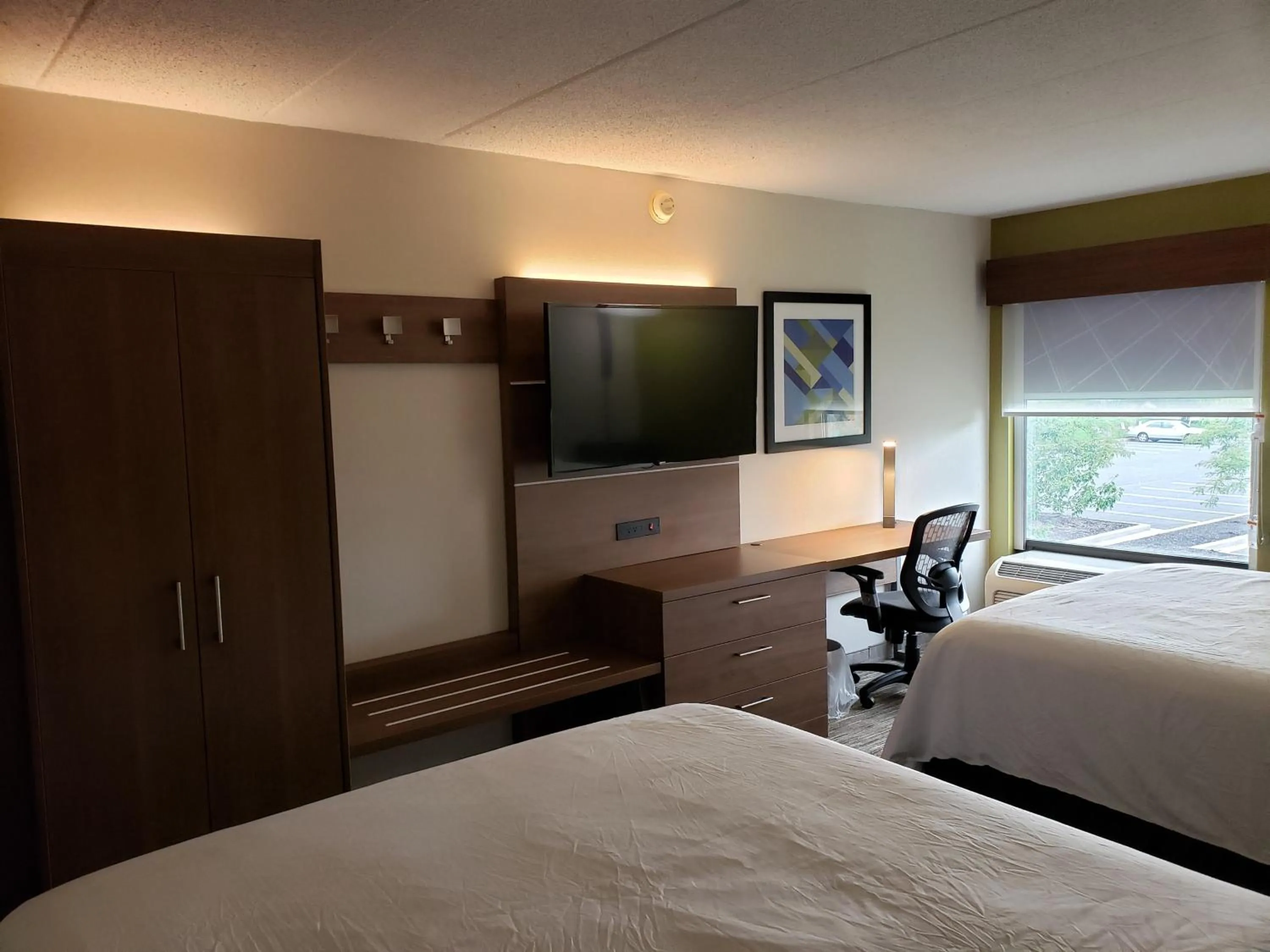 Photo of the whole room, Bed in Holiday Inn Express Edgewood-Aberdeen-Bel Air