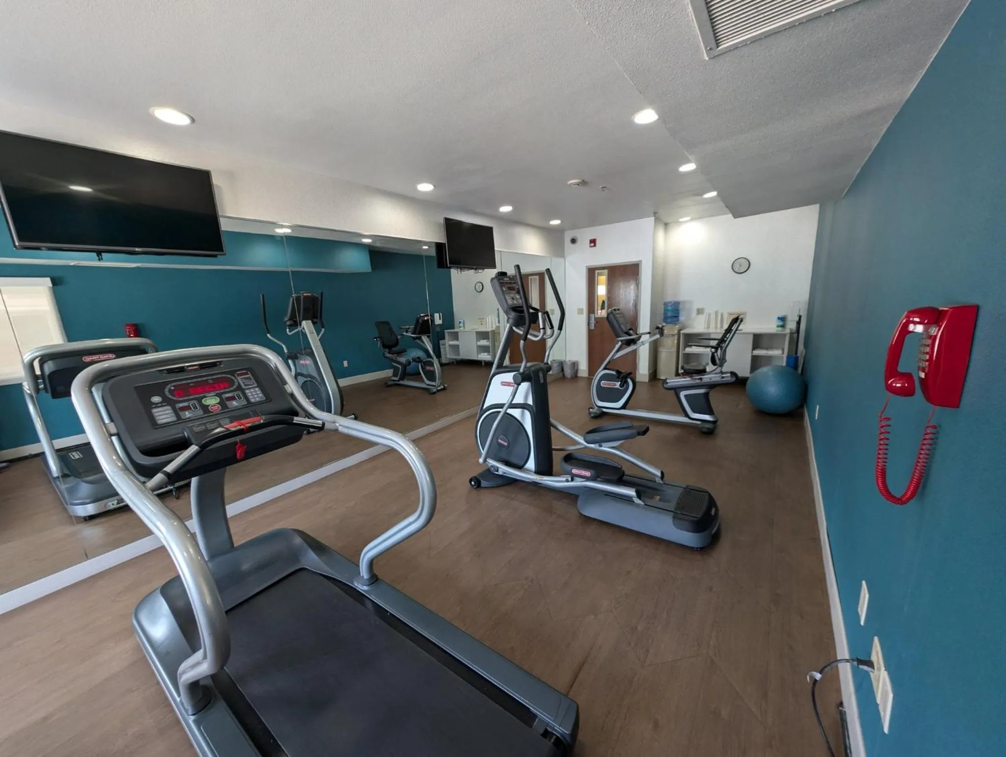 Spa and wellness centre/facilities in Holiday Inn Express & Suites - El Dorado by IHG