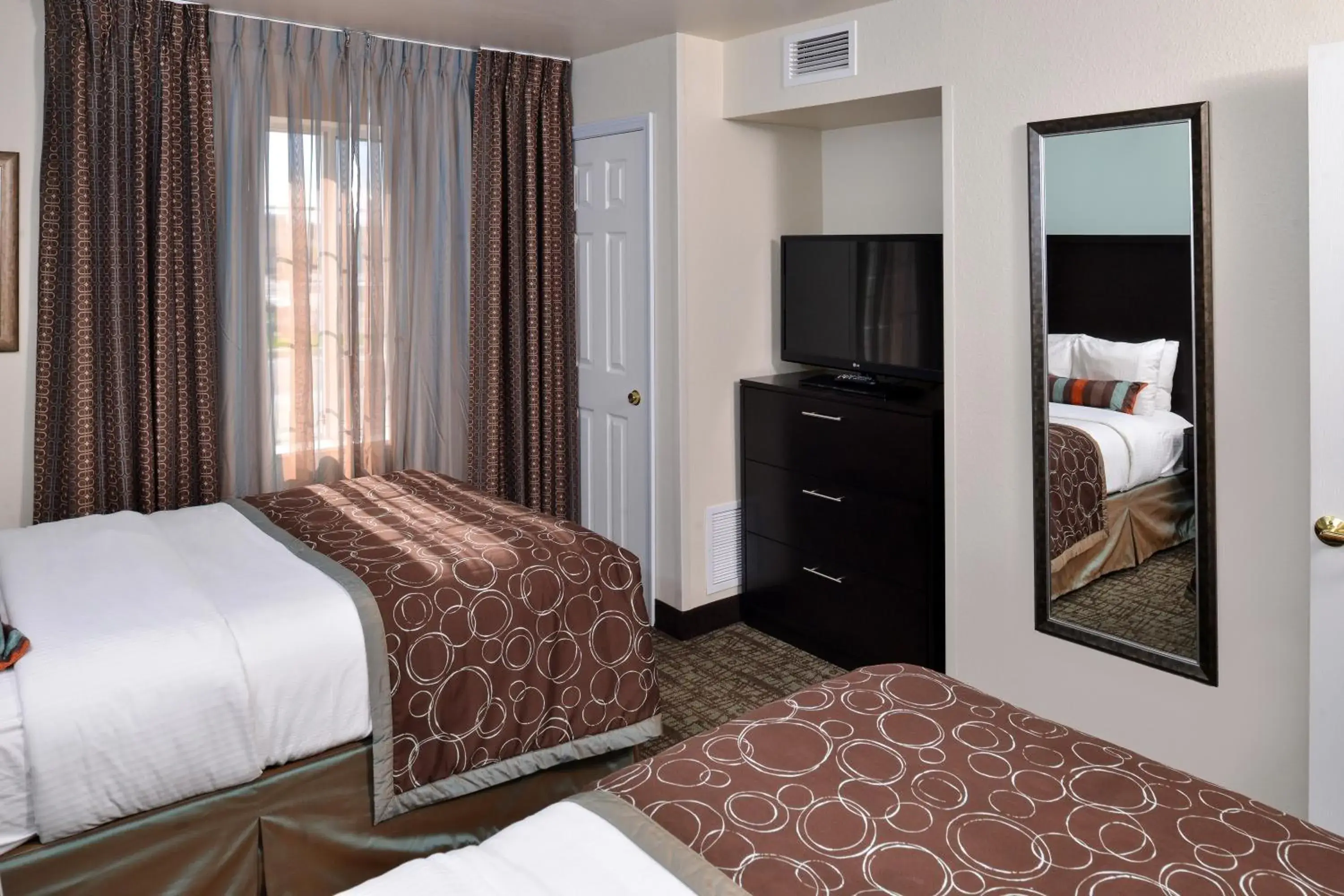 One-Bedroom Suite in Staybridge Suites Sioux Falls at Empire Mall by IHG One-Bedroom Suite in Staybridge Suites Sioux Falls at Empire Mall by IHG