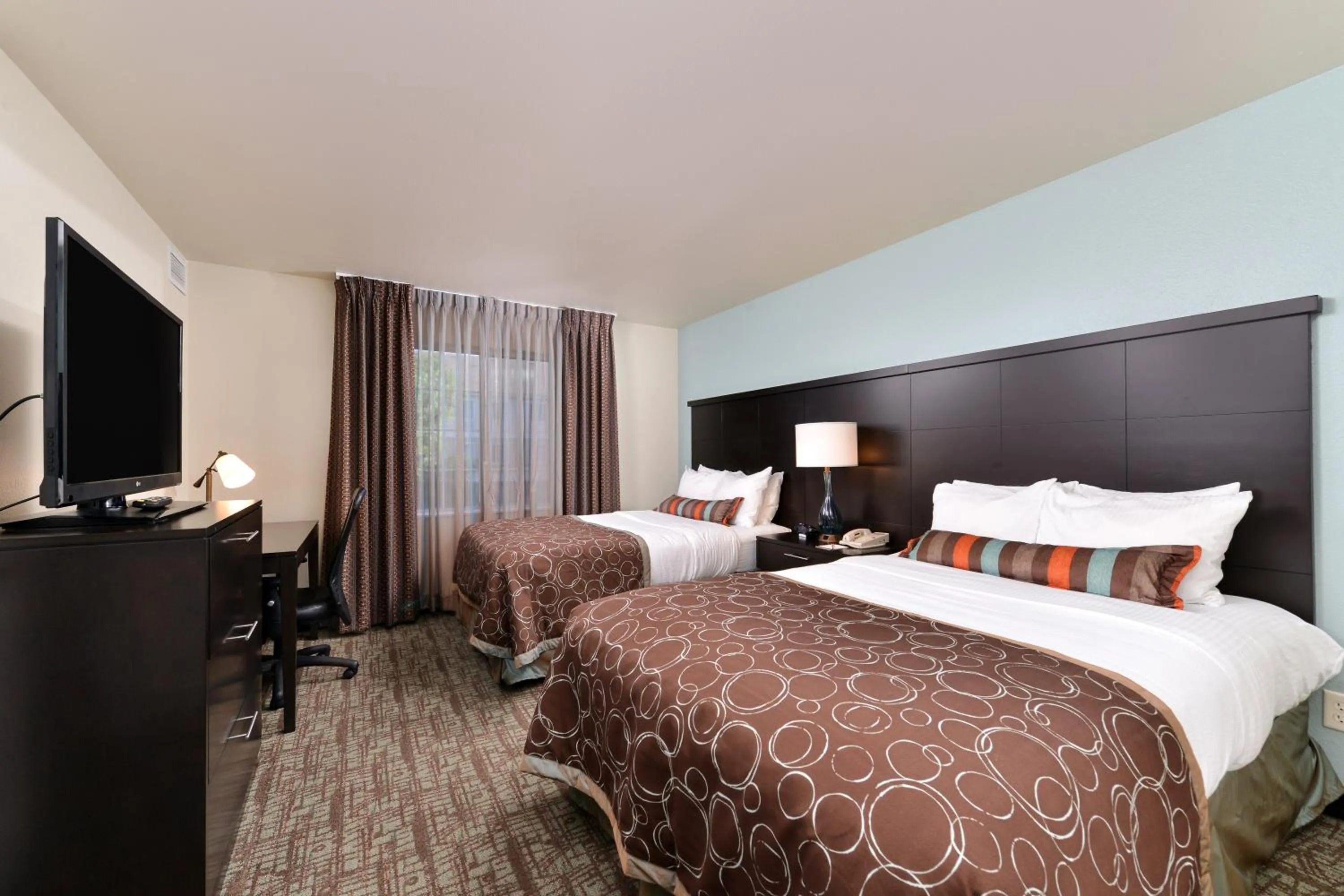 Photo of the whole room, Bed in Staybridge Suites Sioux Falls at Empire Mall by IHG