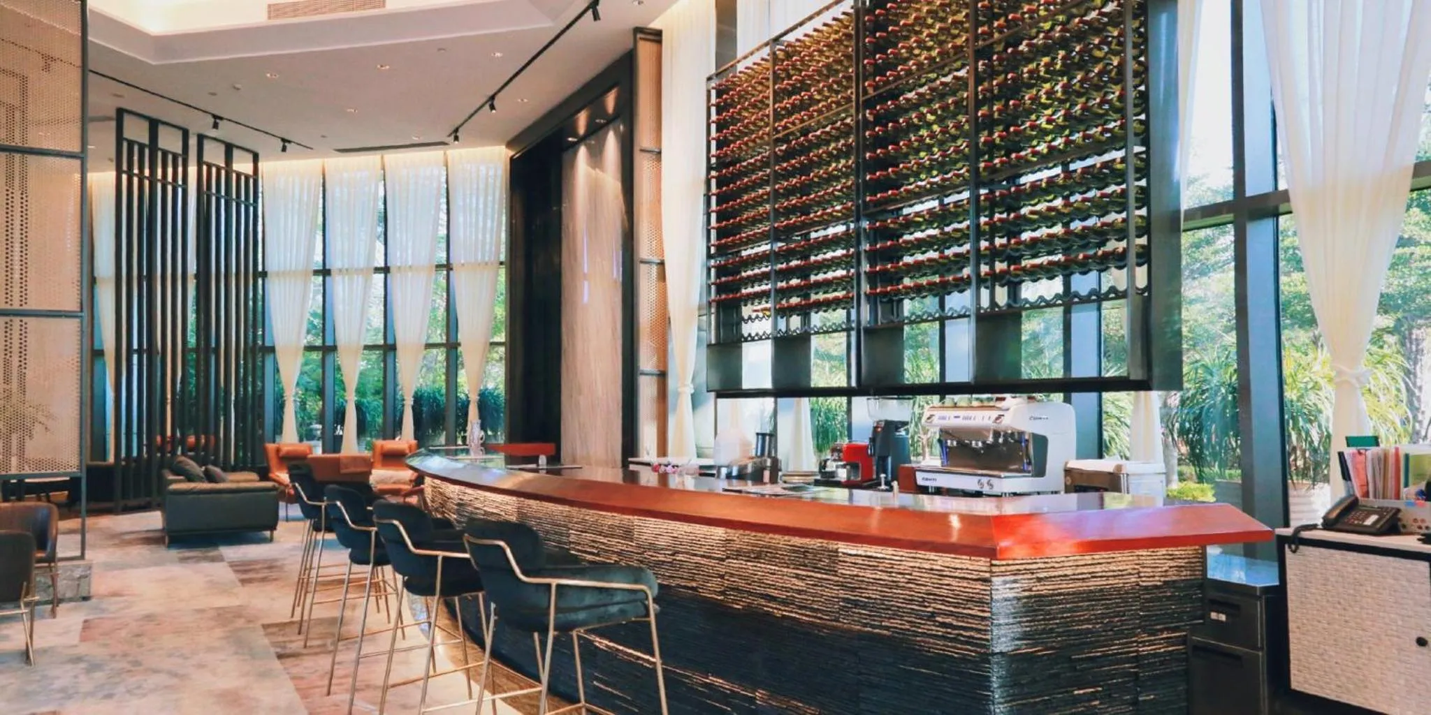 Lounge or bar in Holiday Inn Haikou West Coast by IHG
