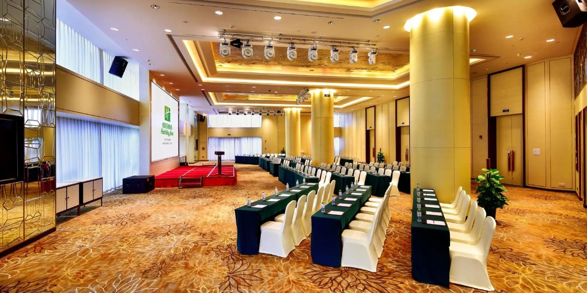Meeting/conference room in Holiday Inn Haikou West Coast by IHG