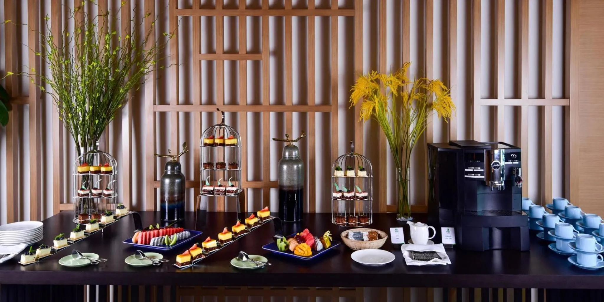 Meeting/conference room in Holiday Inn Haikou West Coast by IHG