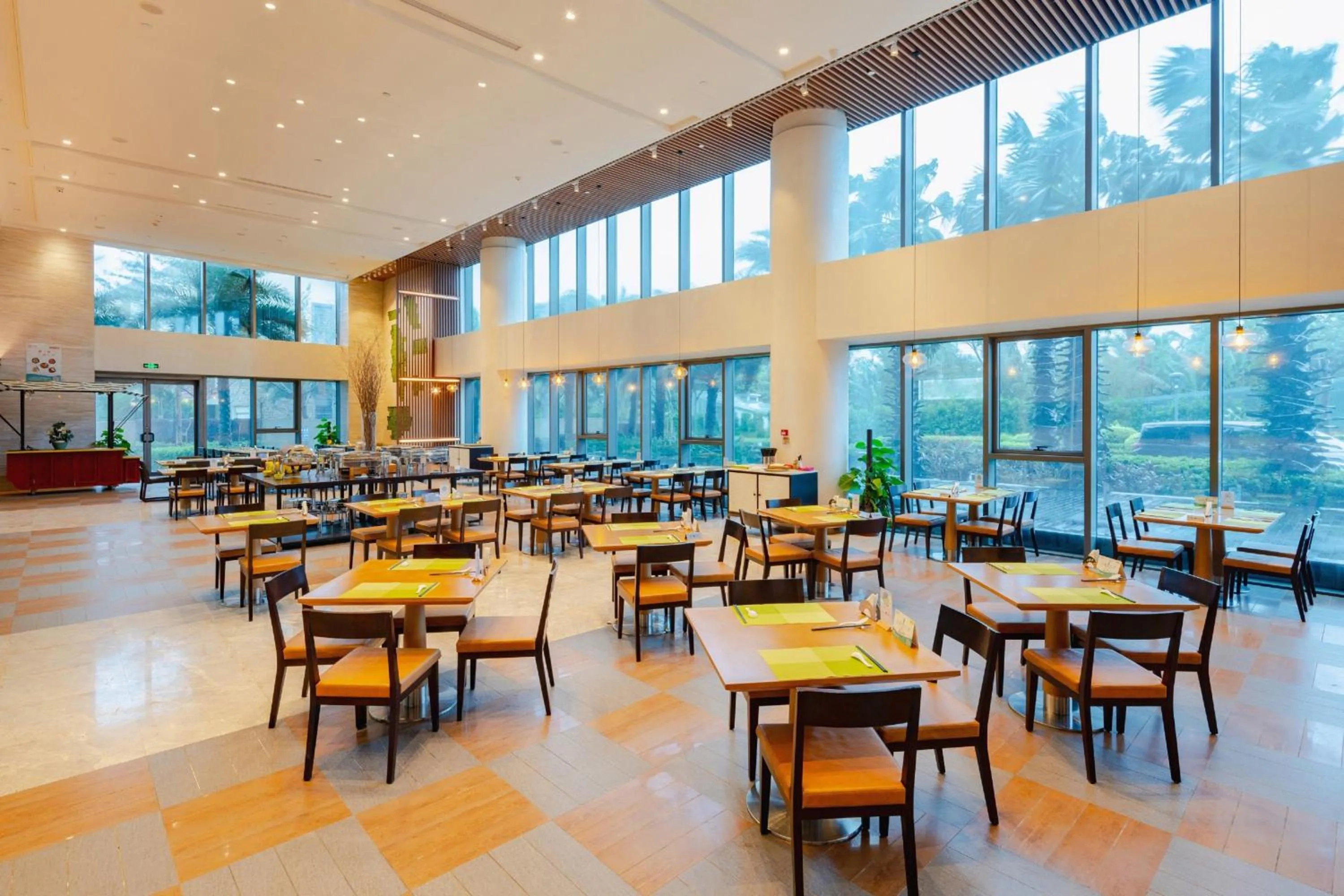 Restaurant/places to eat in Holiday Inn Haikou West Coast by IHG