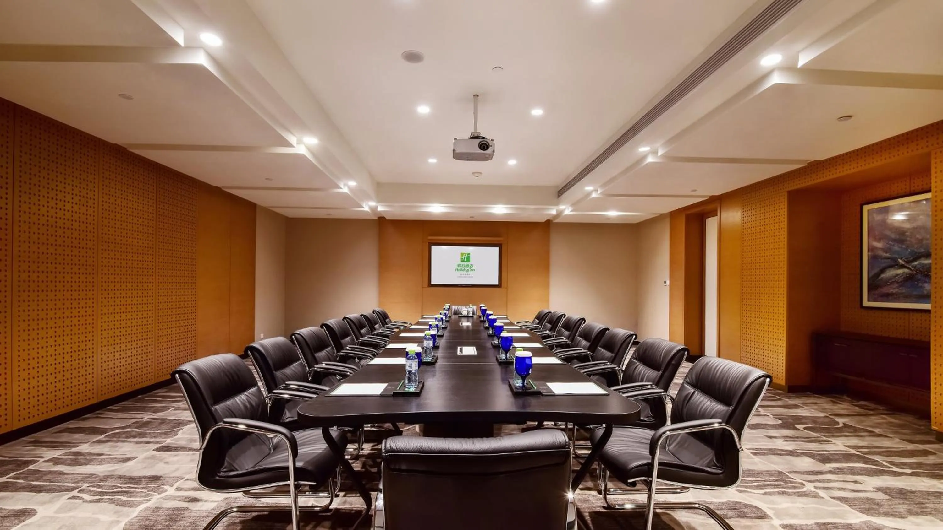 Meeting/conference room in Holiday Inn Haikou West Coast by IHG