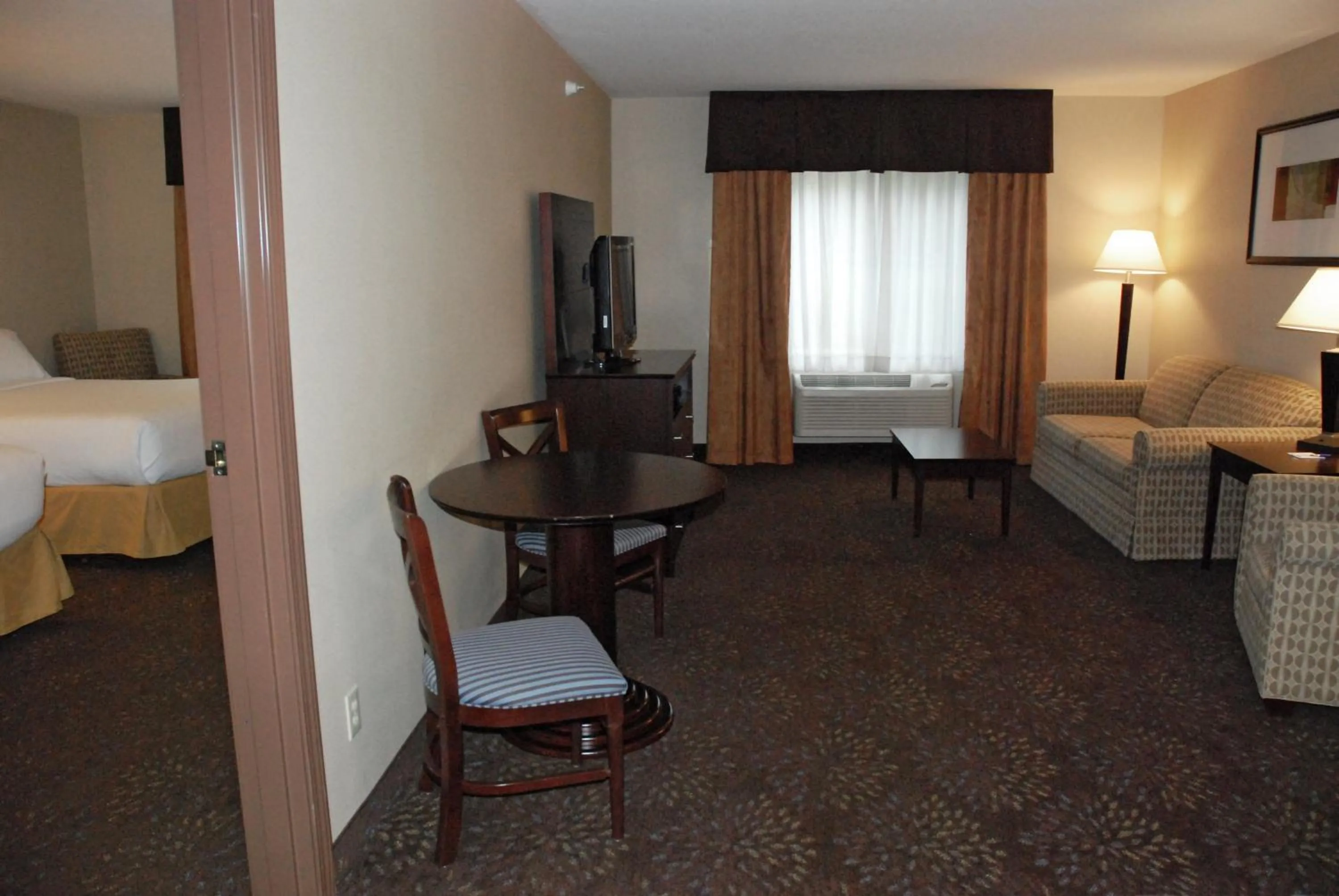Photo of the whole room, Bed in AmericInn by Wyndham Hill City Mt Rushmore