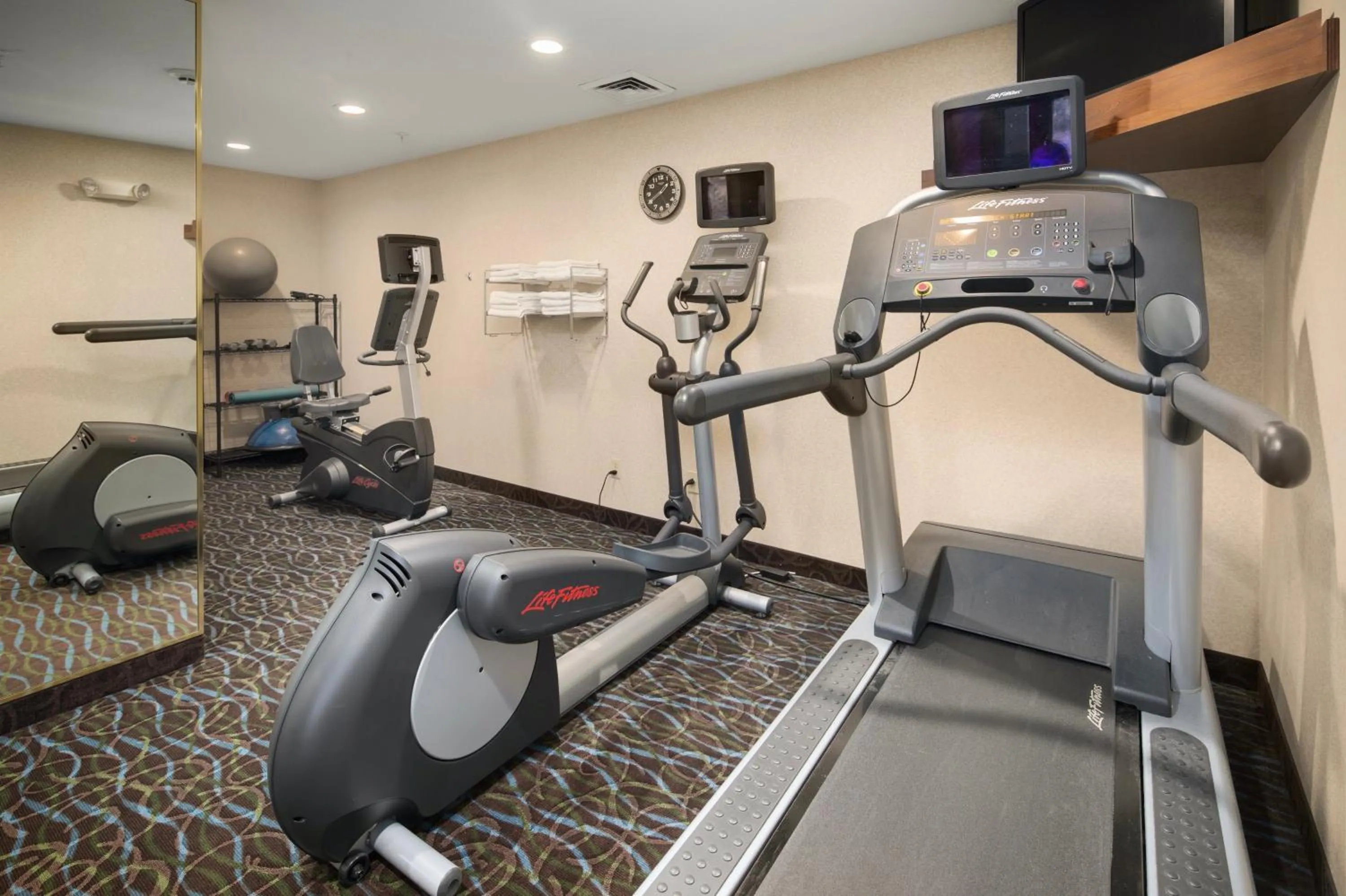 Fitness centre/facilities in AmericInn by Wyndham Hill City Mt Rushmore