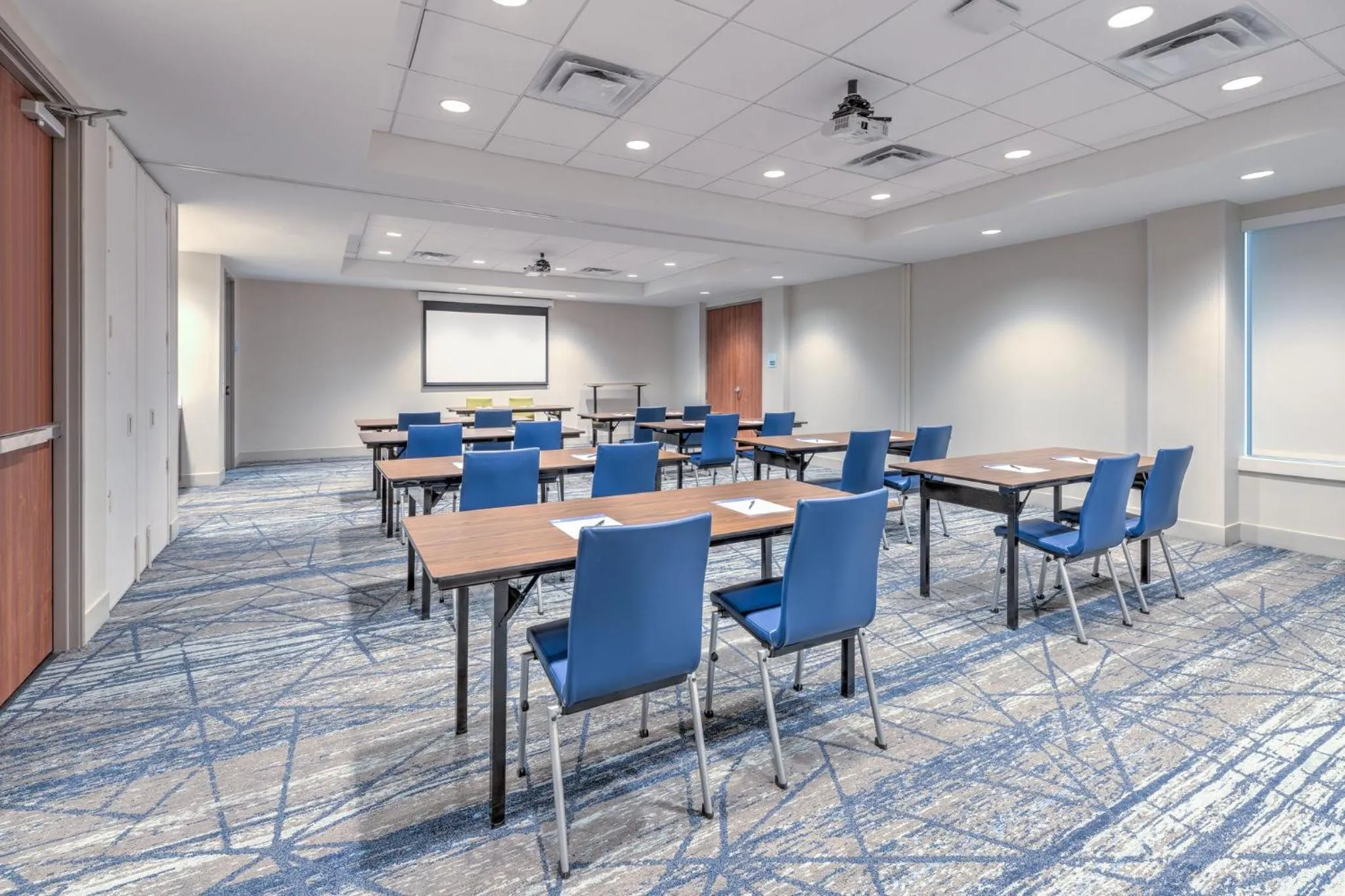 Meeting/conference room in Holiday Inn Express & Suites Houston S - Medical Ctr Area by IHG