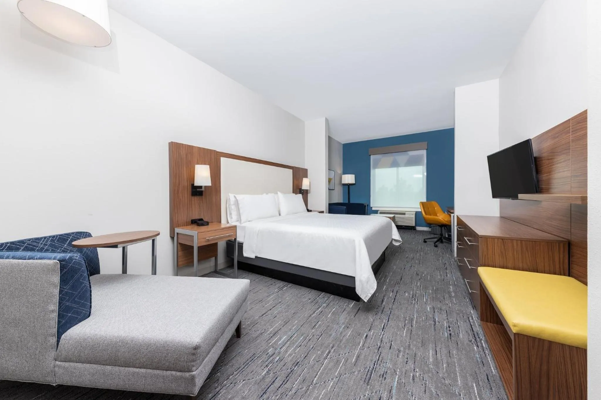 Photo of the whole room, Bed in Holiday Inn Express & Suites Houston S - Medical Ctr Area by IHG