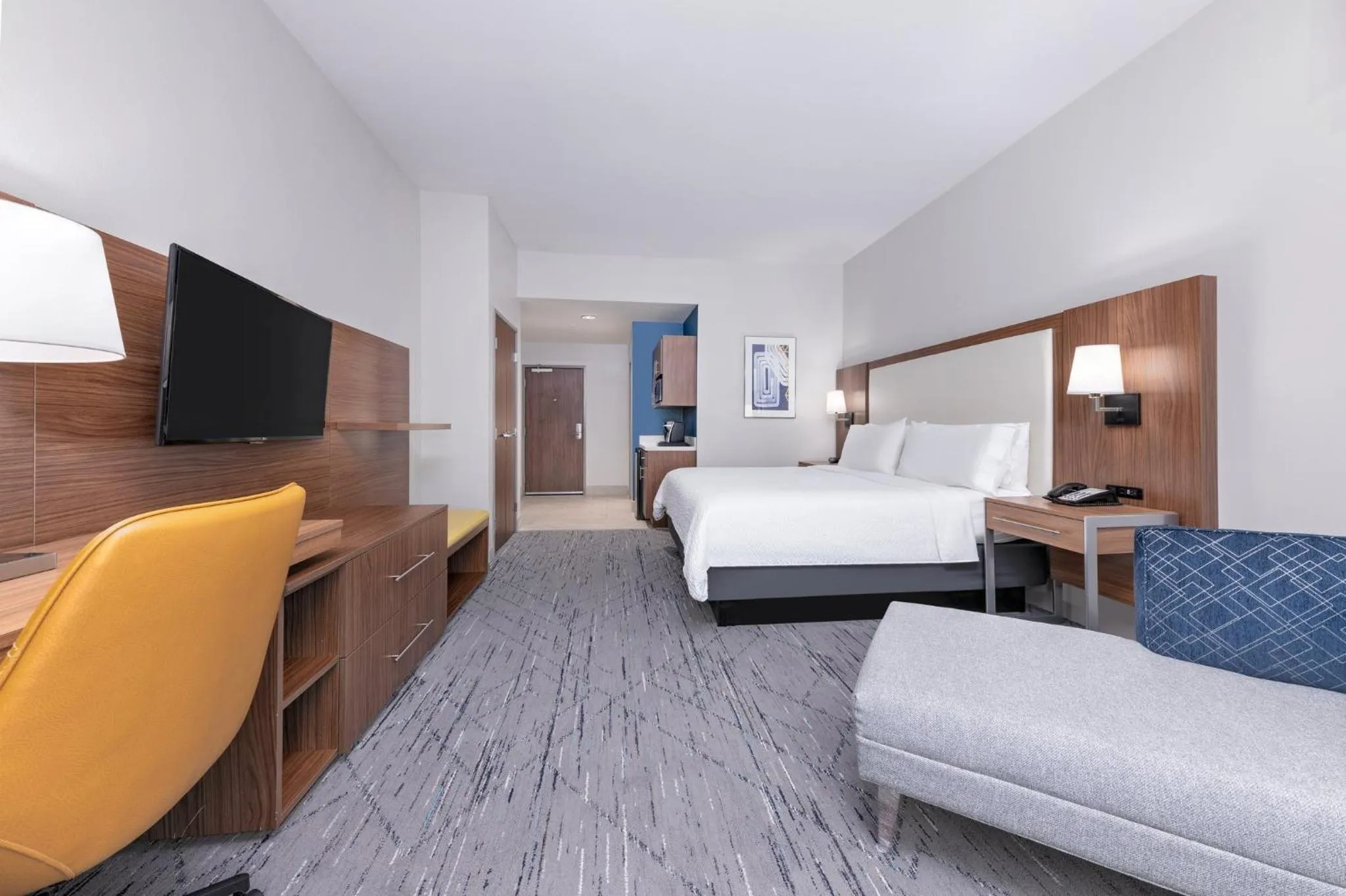 Photo of the whole room, Bed in Holiday Inn Express & Suites Houston S - Medical Ctr Area by IHG
