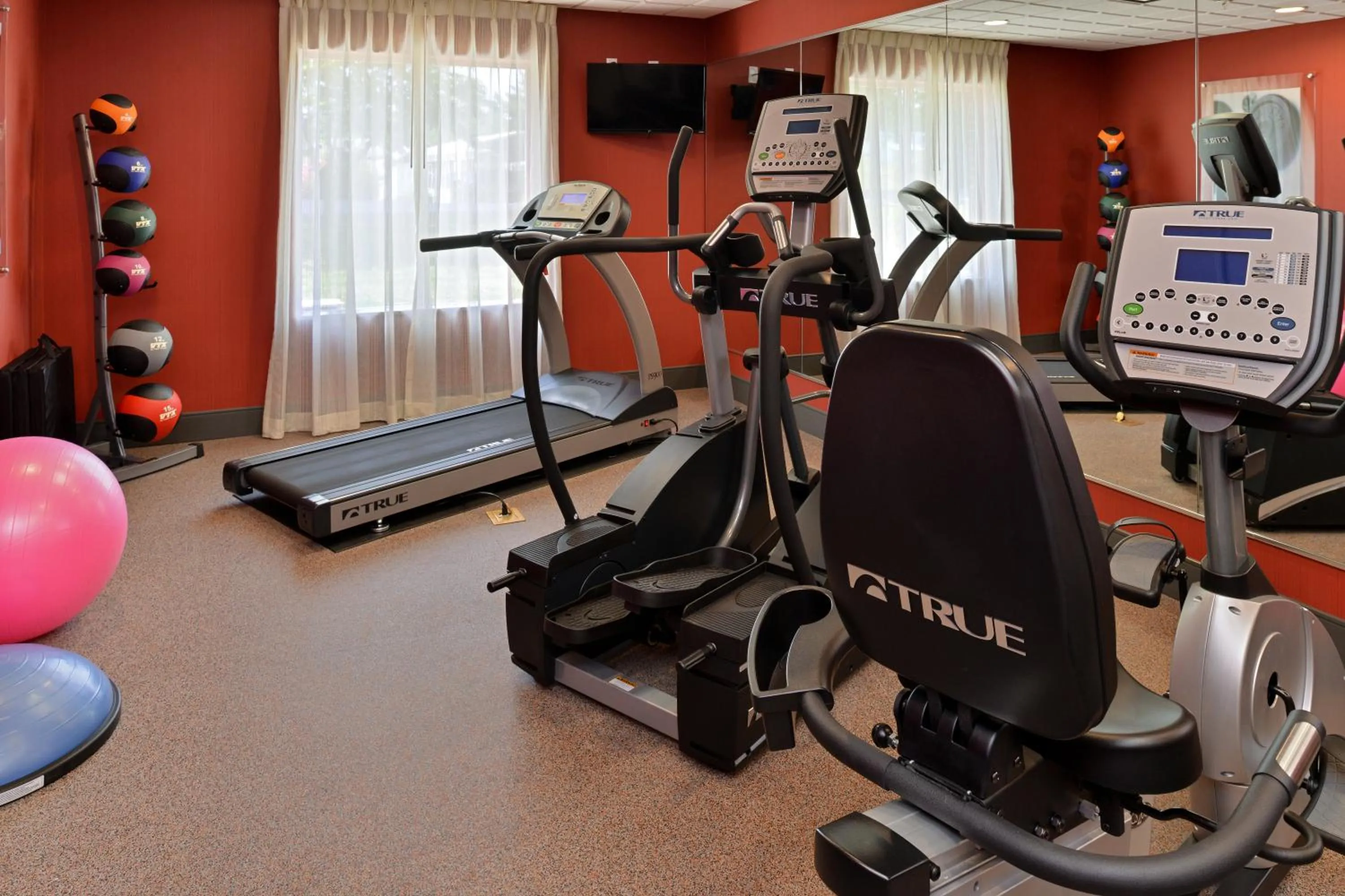Fitness centre/facilities in Holiday Inn Express & Suites Ironton by IHG