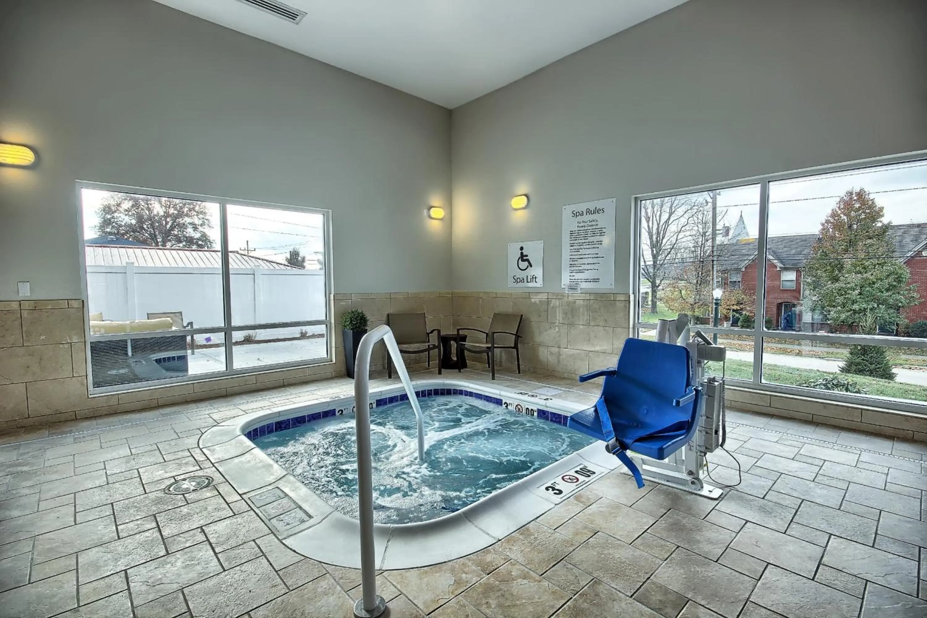 Swimming pool in Holiday Inn Express & Suites Ironton by IHG