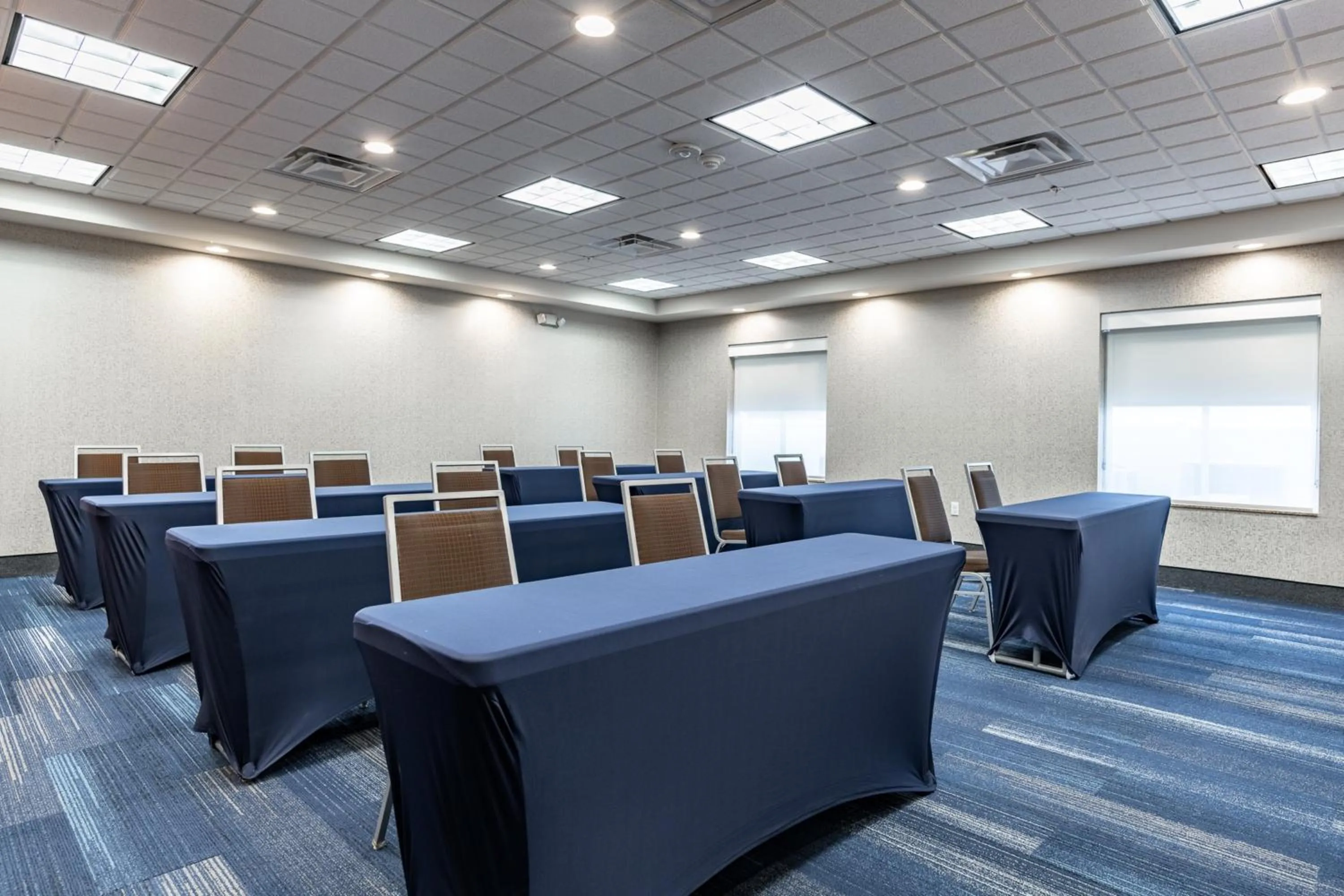 Meeting/conference room in Holiday Inn Express & Suites Ironton by IHG
