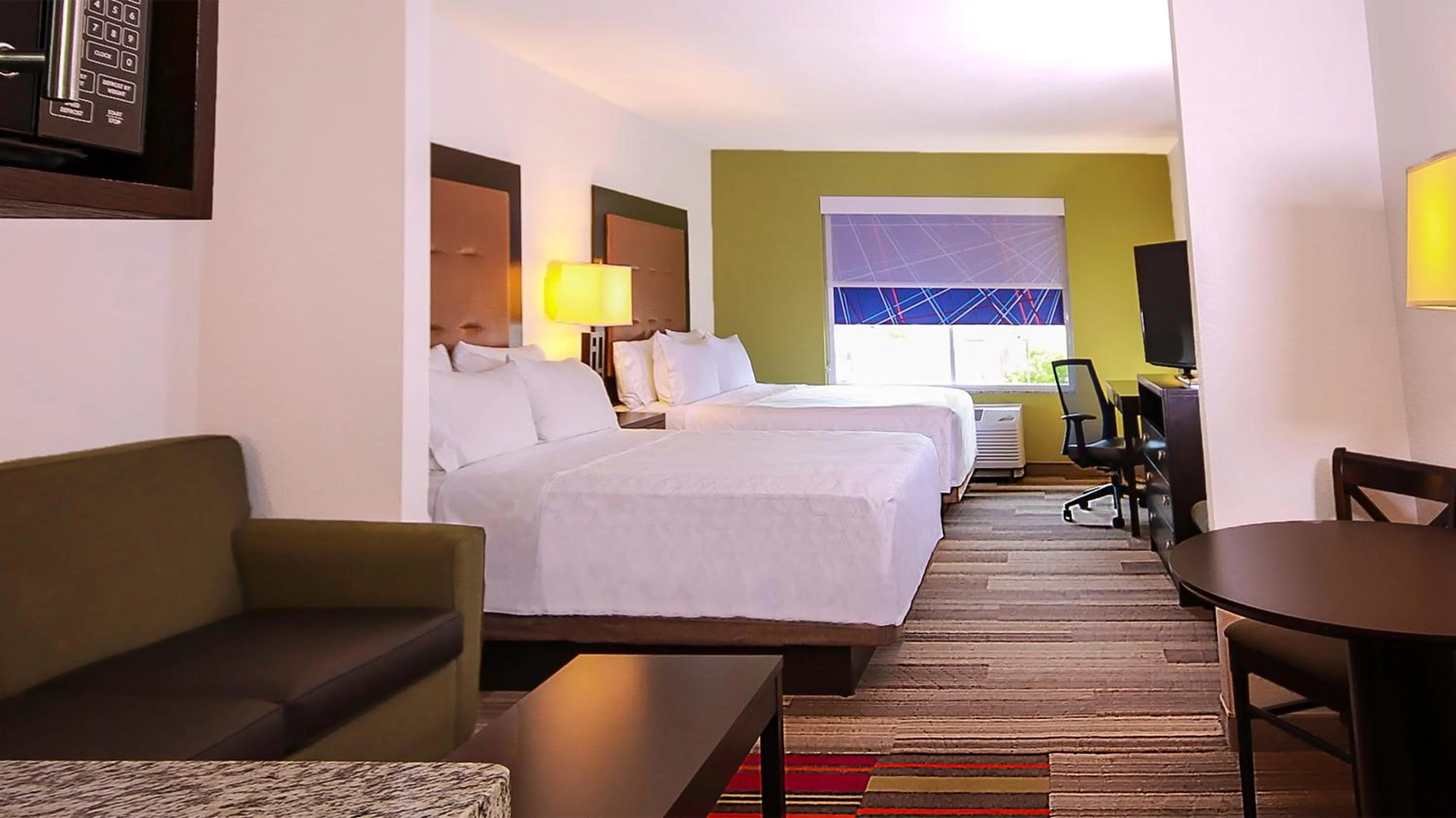 Photo of the whole room, Bed in Holiday Inn Express & Suites Ironton by IHG