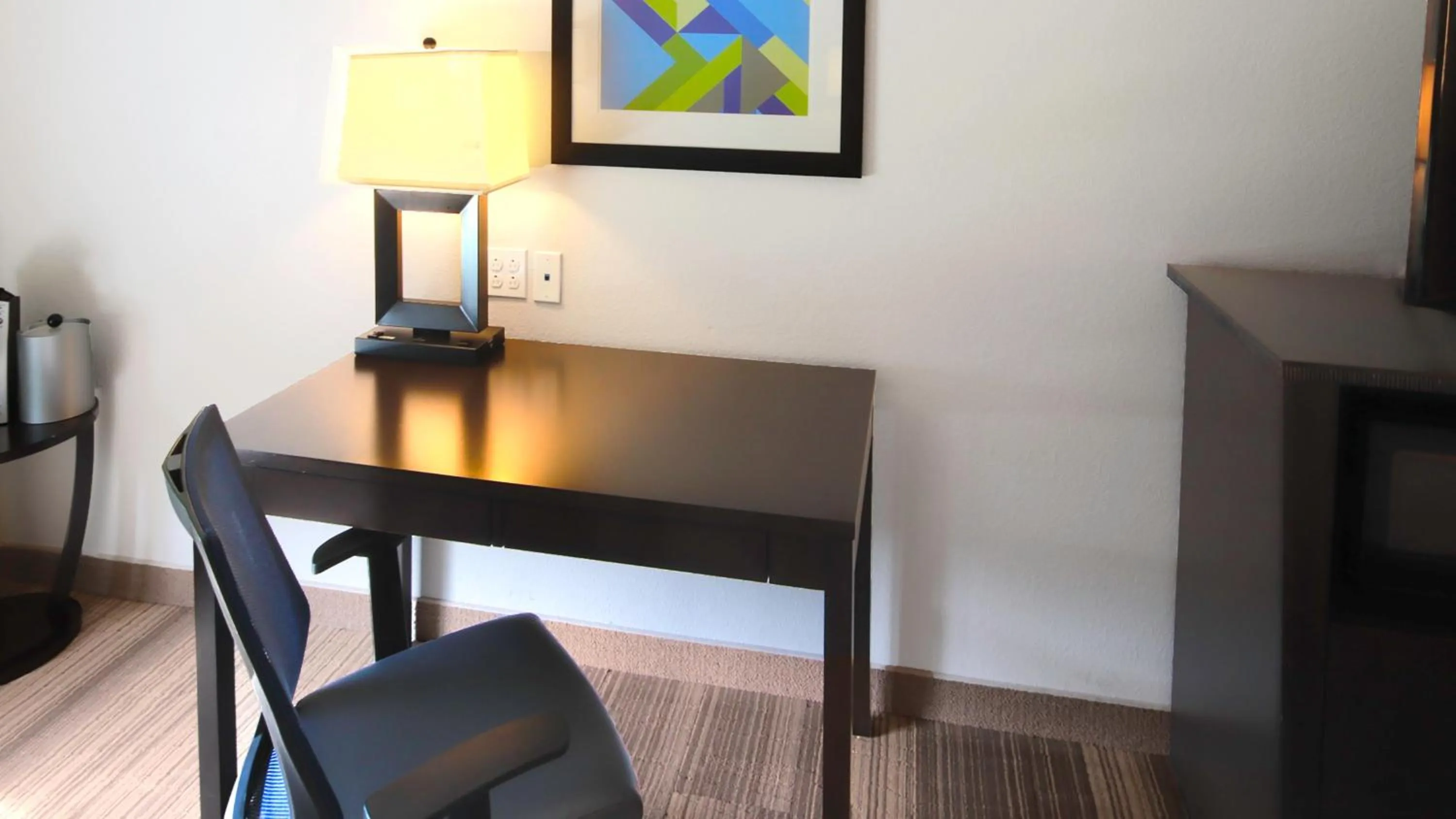 Photo of the whole room in Holiday Inn Express & Suites Ironton by IHG