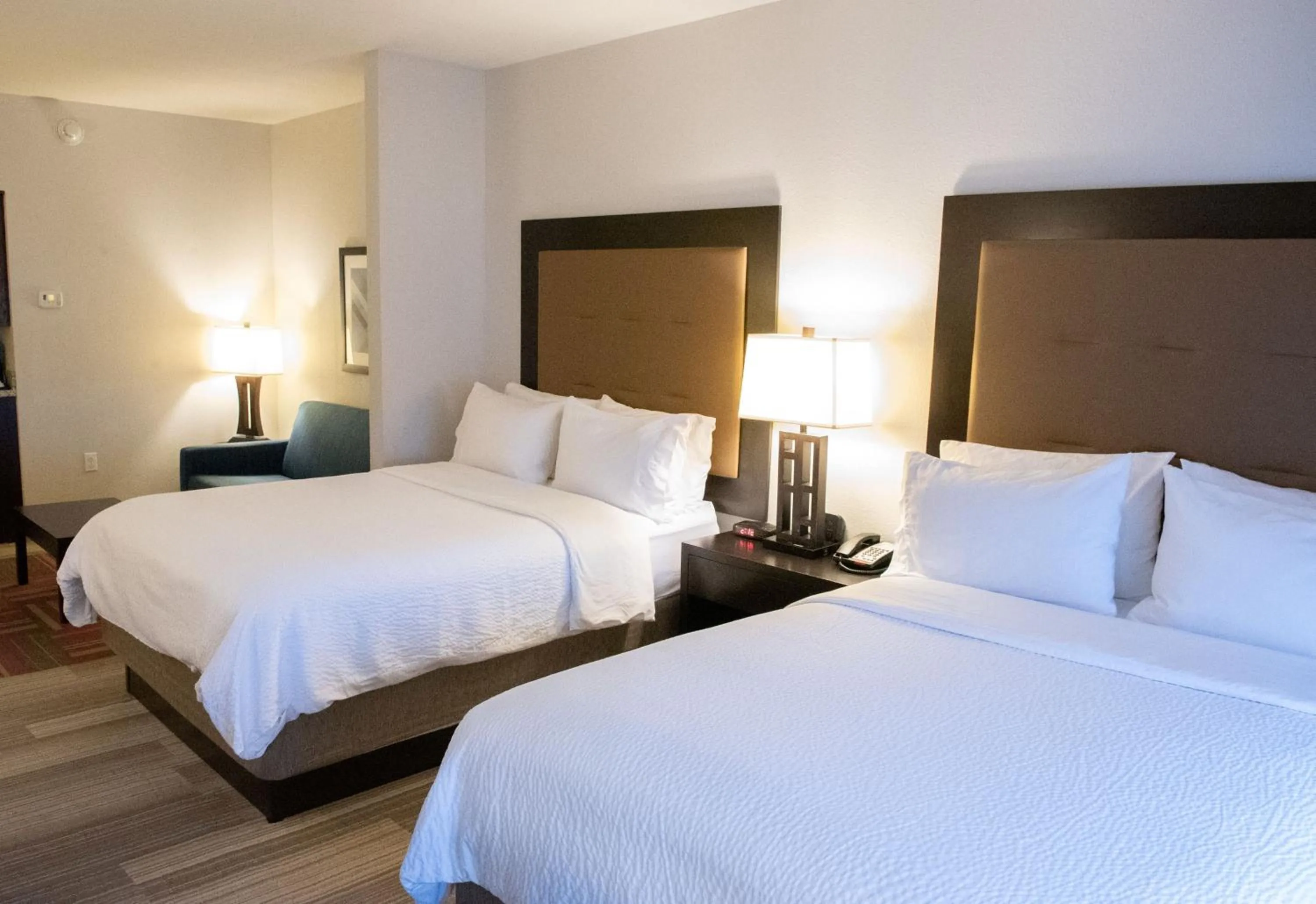 Photo of the whole room, Bed in Holiday Inn Express & Suites Ironton by IHG