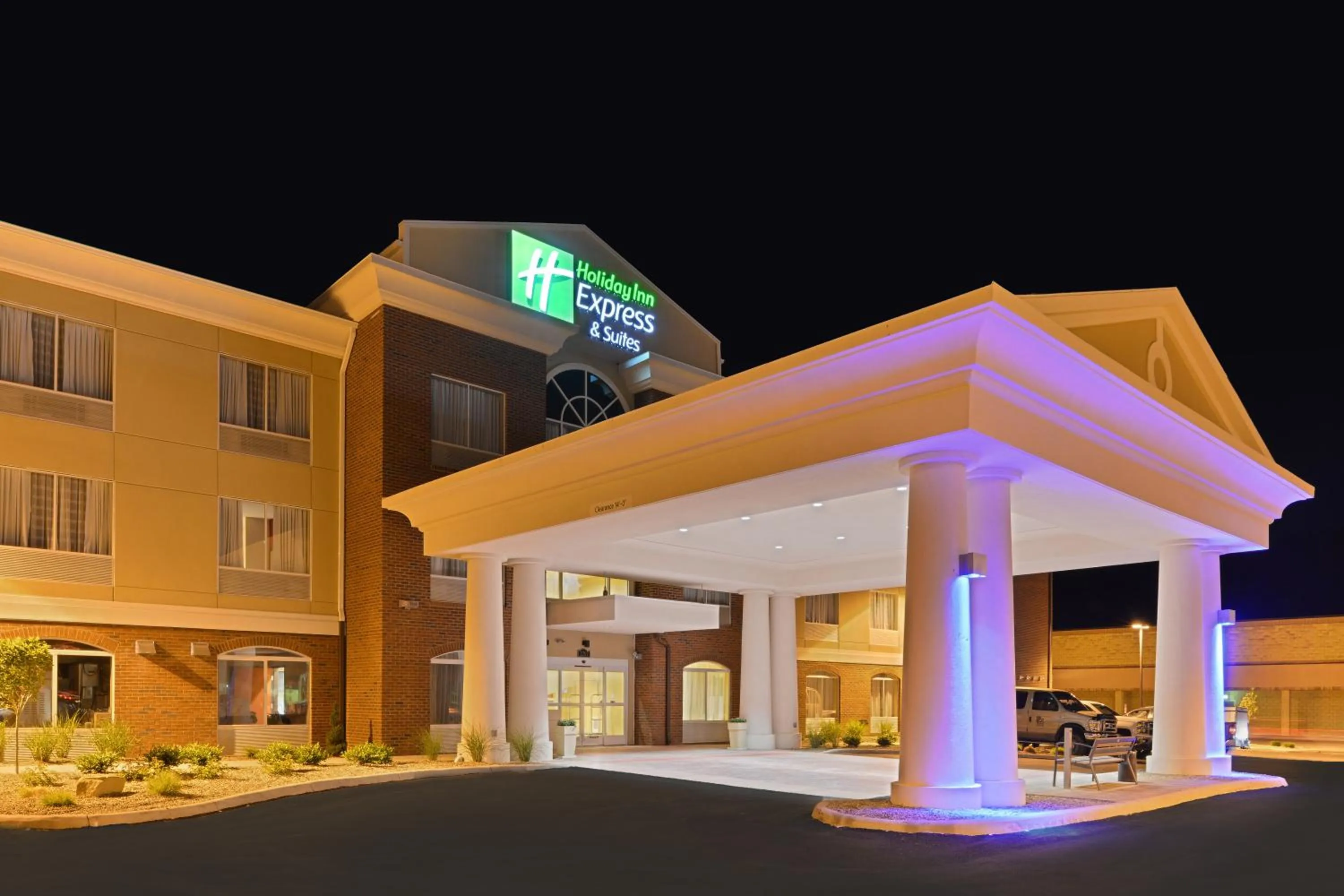 Property building in Holiday Inn Express & Suites Ironton by IHG