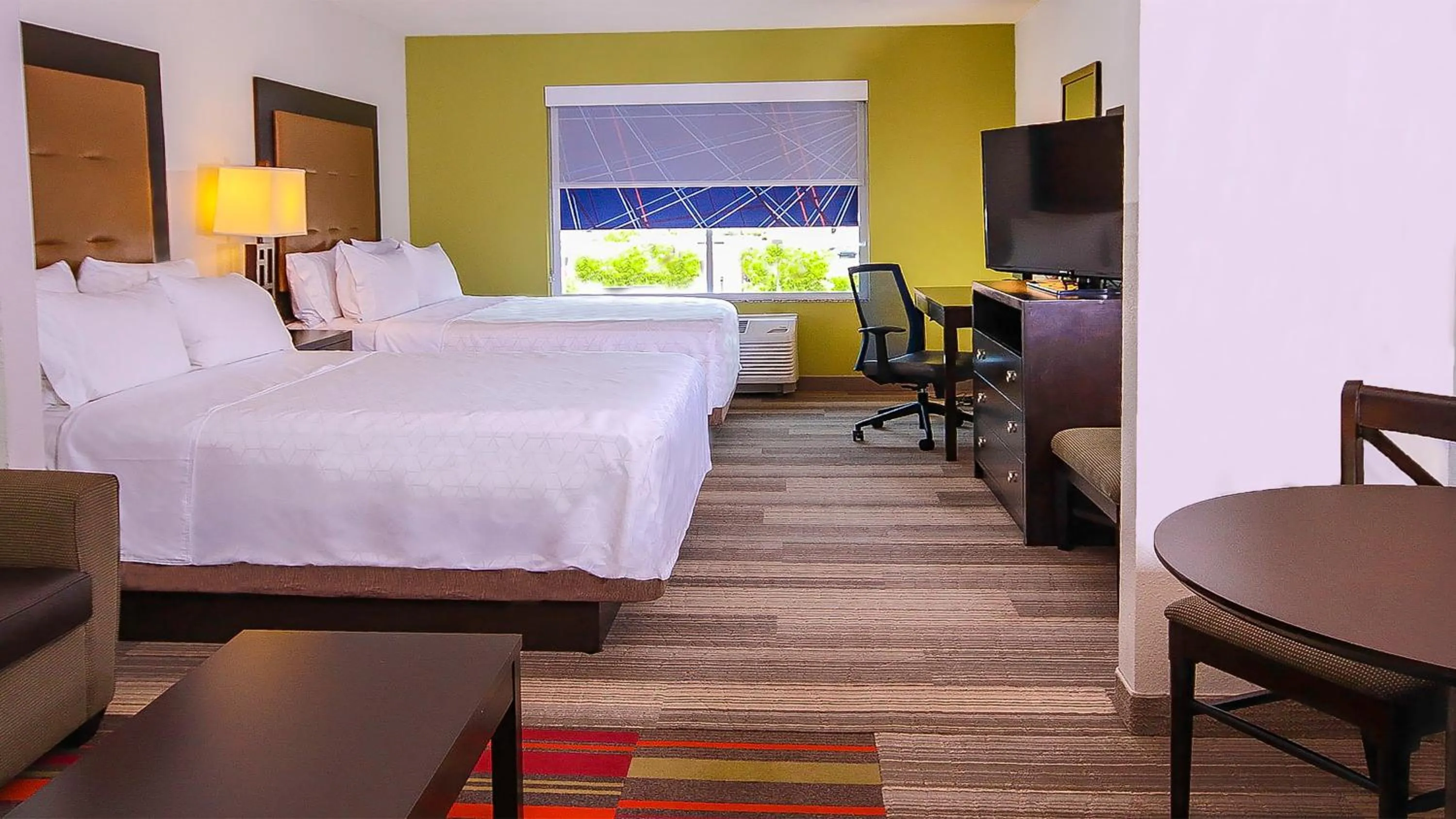 Photo of the whole room, Bed in Holiday Inn Express & Suites Ironton by IHG