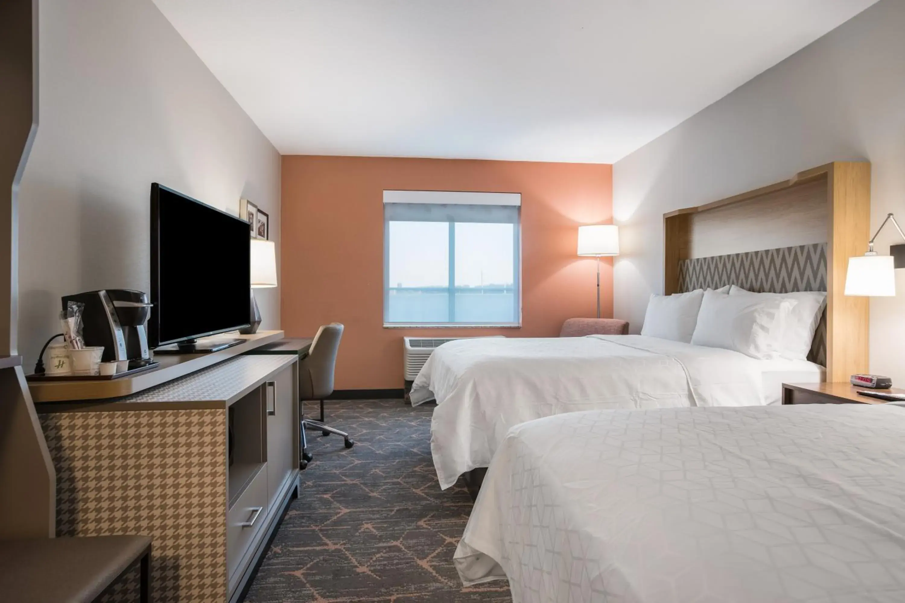 Queen Room with Two Queen Beds - Mobility Access Tub/Non-Smoking in Holiday Inn Jackson NW - Airport Road by IHG Queen Room with Two Queen Beds - Mobility Access Tub/Non-Smoking in Holiday Inn Jackson NW - Airport Road by IHG