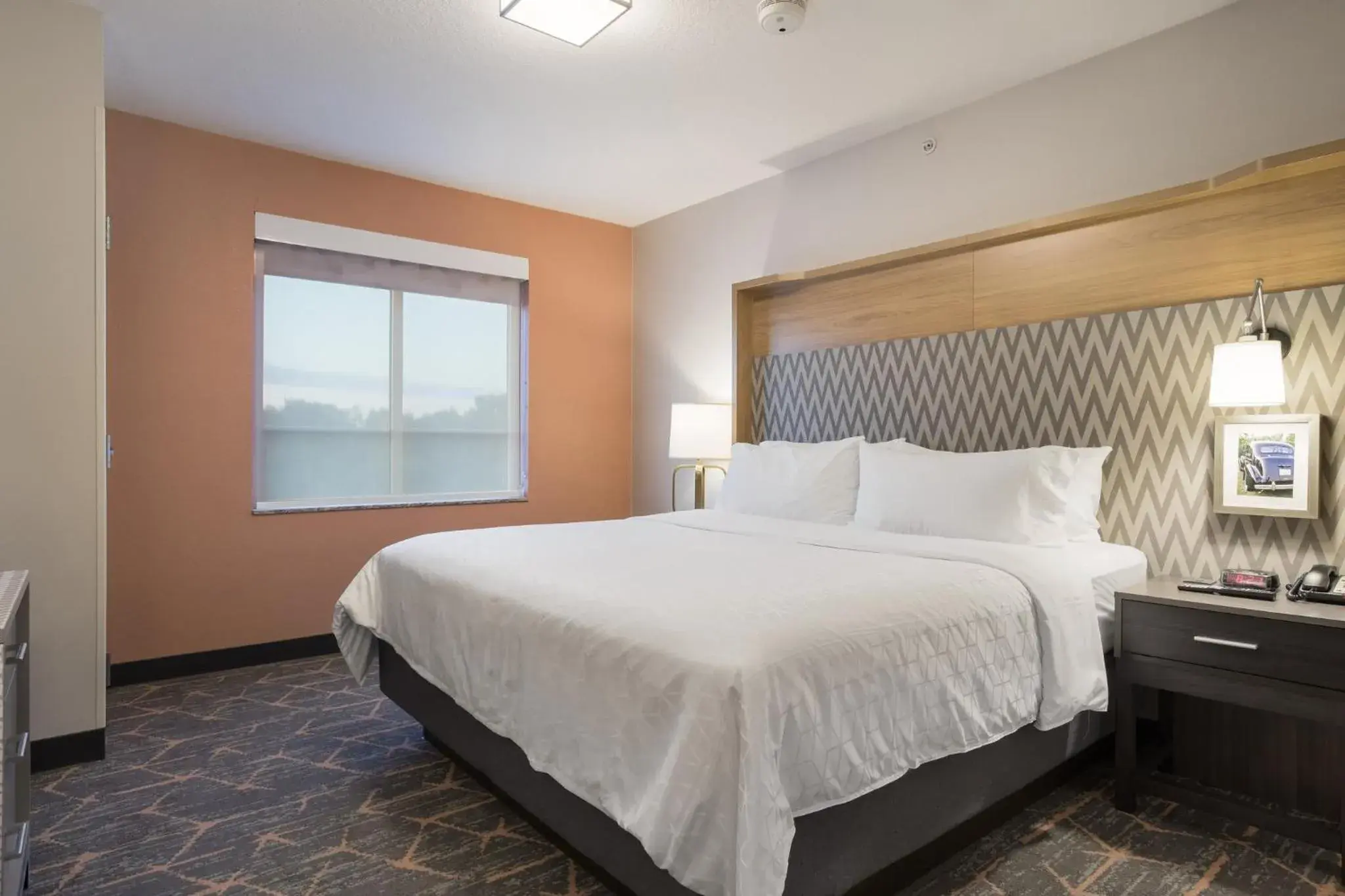 King Room - Hearing Accessible in Holiday Inn Jackson NW - Airport Road by IHG King Room - Hearing Accessible in Holiday Inn Jackson NW - Airport Road by IHG