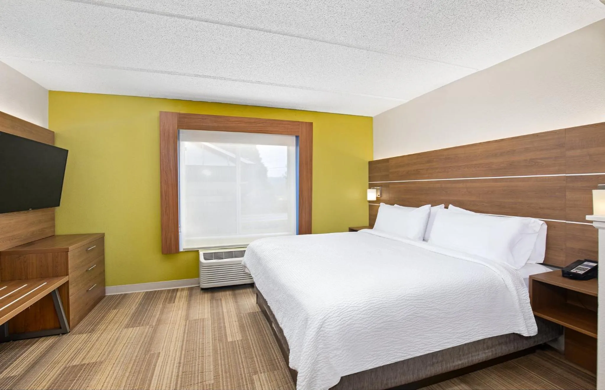 Photo of the whole room, Bed in Holiday Inn Express & Suites Kings Mountain - Shelby Area by IHG