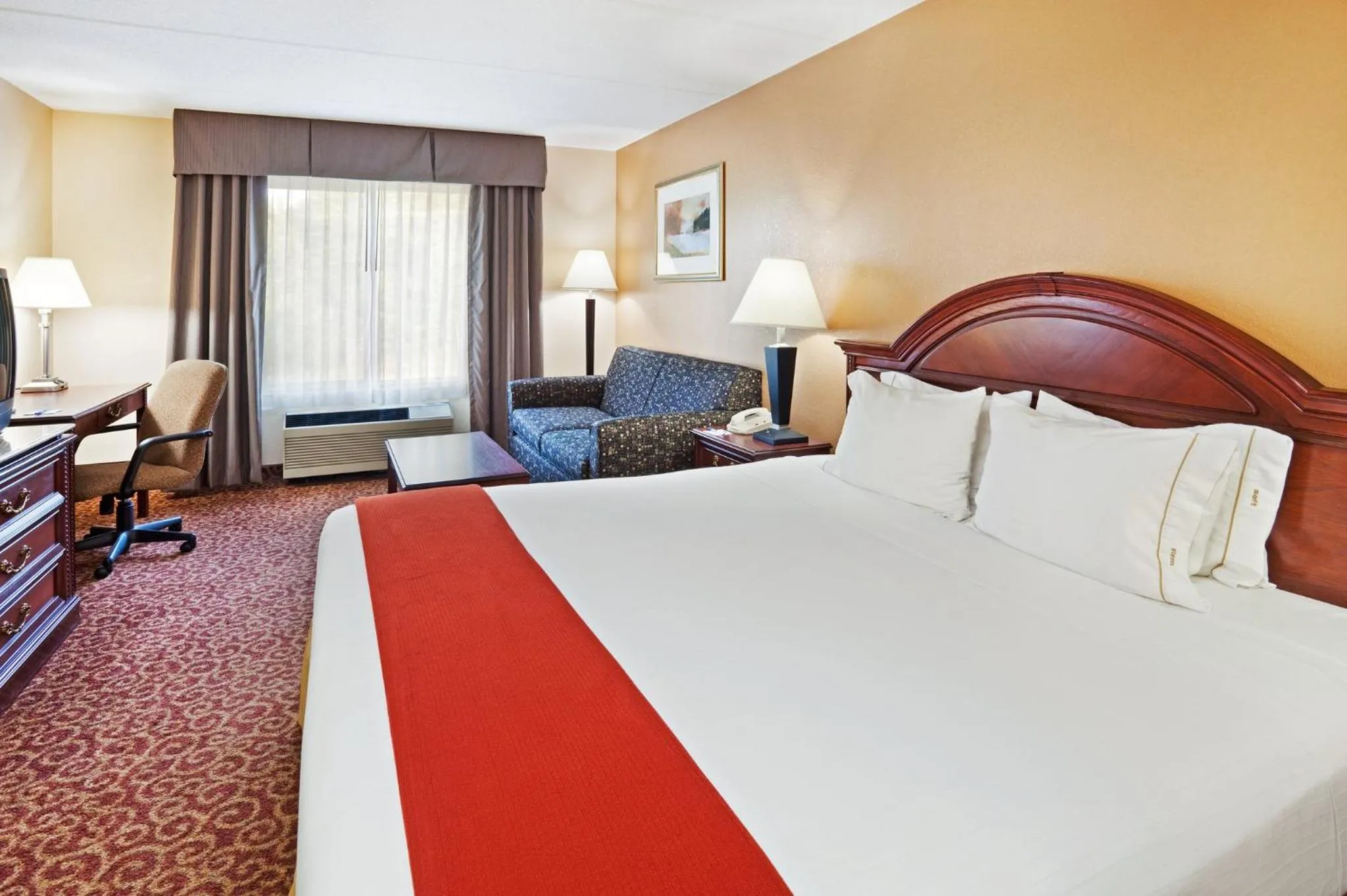 Photo of the whole room, Bed in Holiday Inn Express & Suites Kings Mountain - Shelby Area by IHG