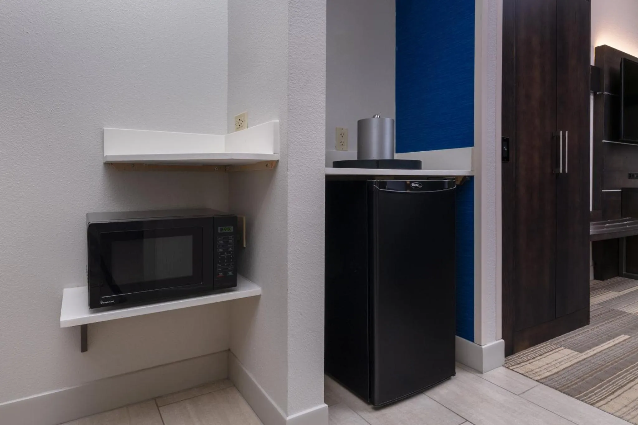 Photo of the whole room in Holiday Inn Express & Suites Lakeland South by IHG