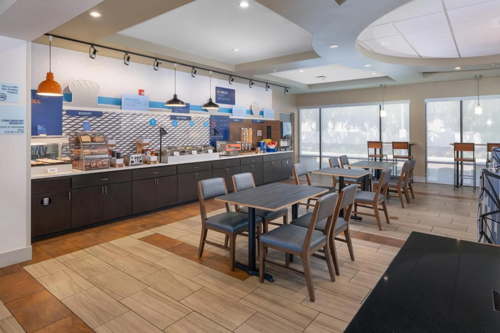Breakfast in Holiday Inn Express & Suites Lakeland South by IHG