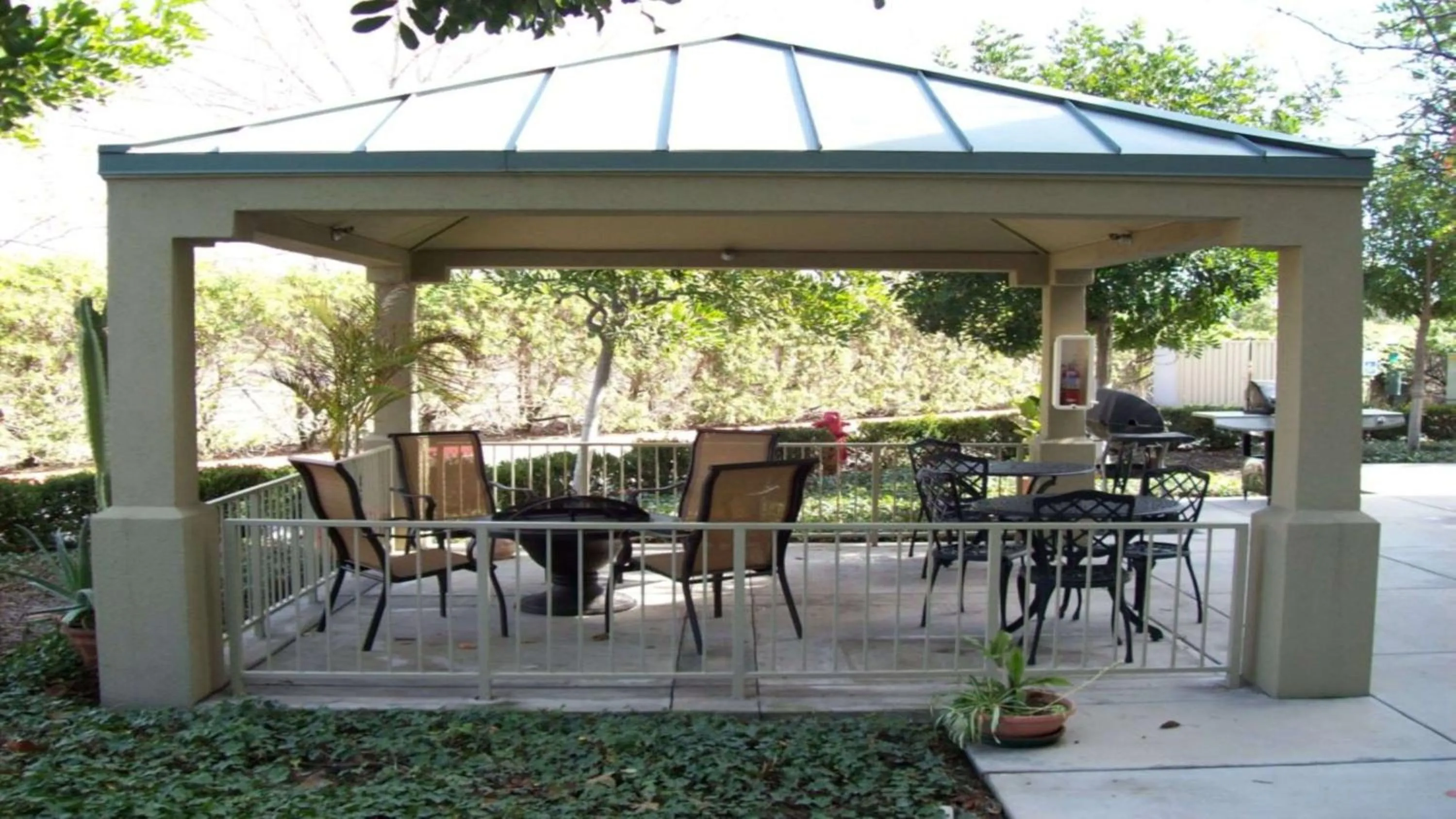 Patio in Sonesta Simply Suites Irvine Spectrum