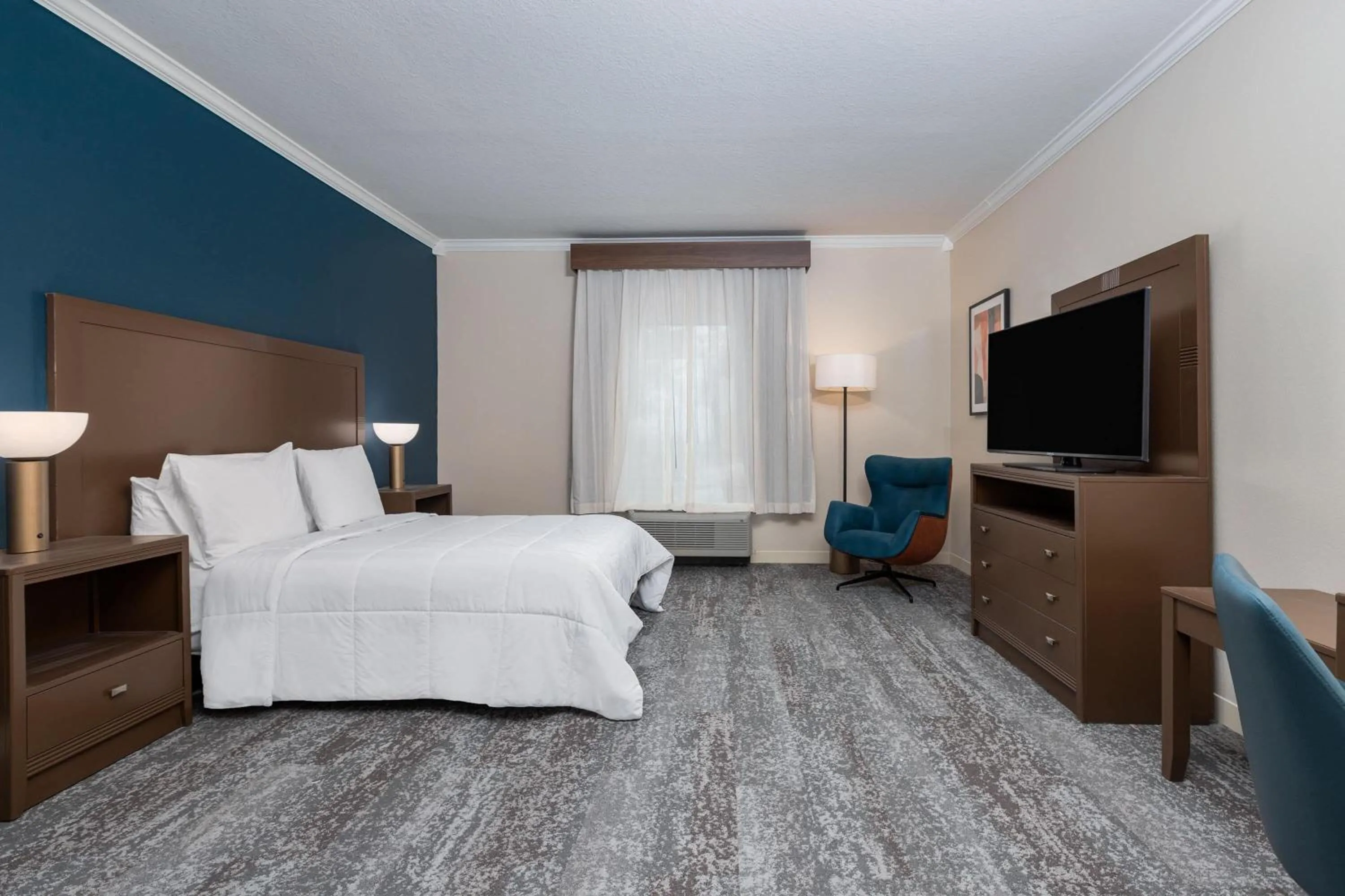 Photo of the whole room, Bed in Wyndham Lake Charles