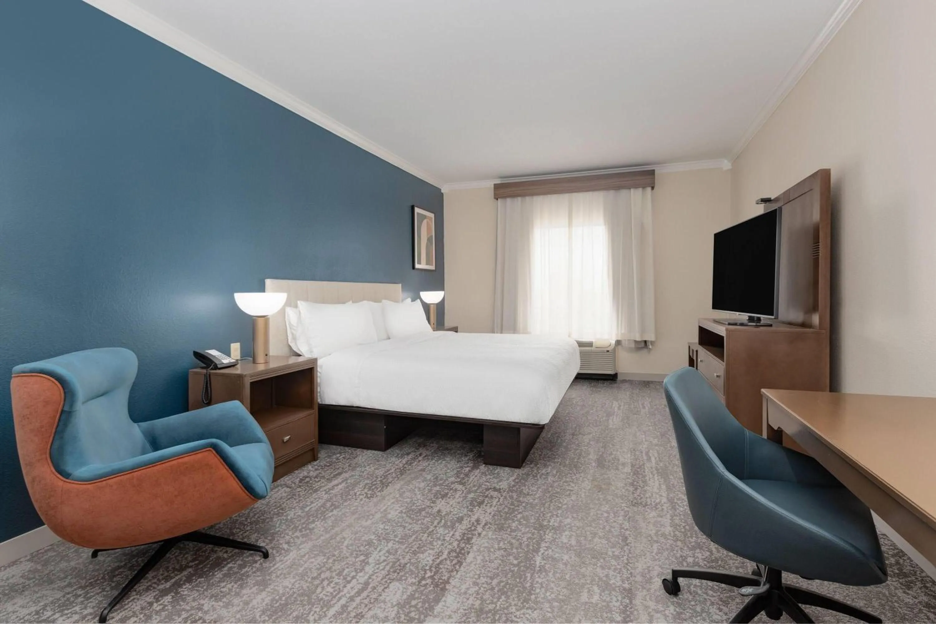 Photo of the whole room, Bed in Wyndham Lake Charles