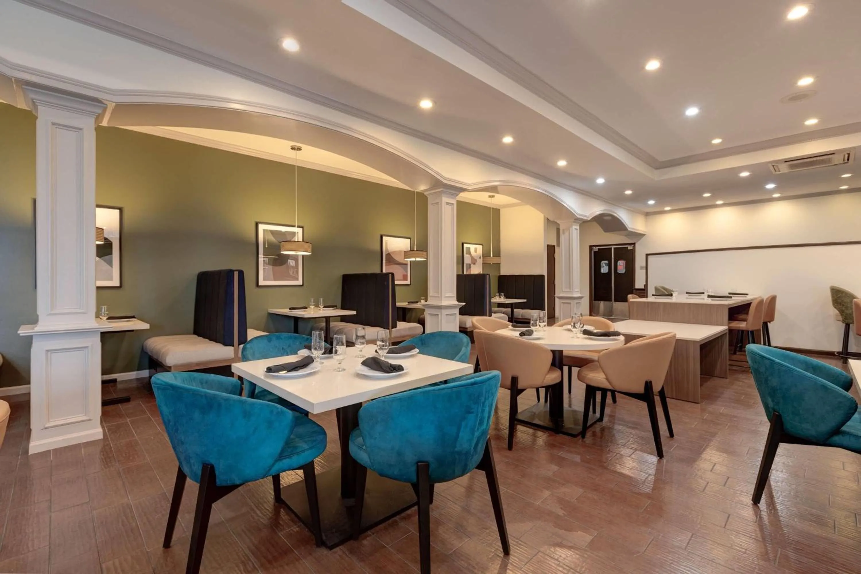 Restaurant/places to eat in Wyndham Lake Charles