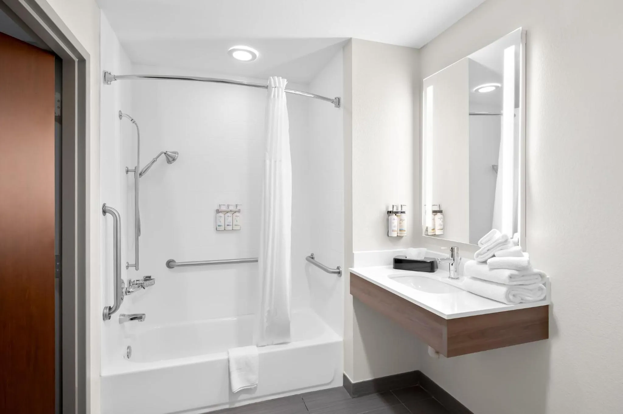 Bathroom in Holiday Inn Express & Suites Morrilton by IHG