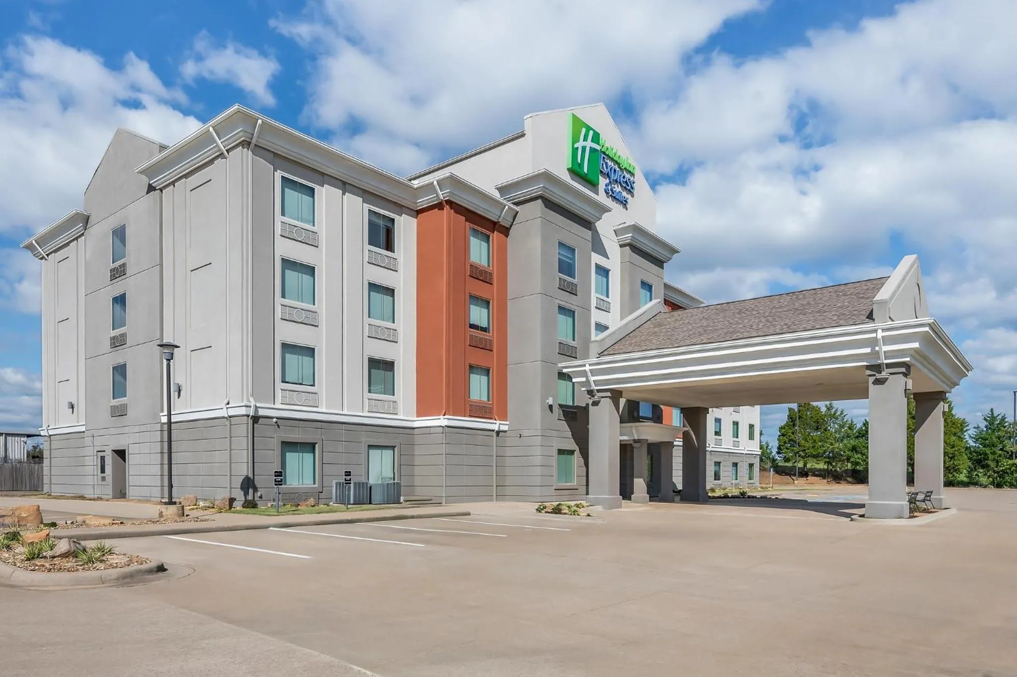 Property building in Holiday Inn Express & Suites Morrilton by IHG