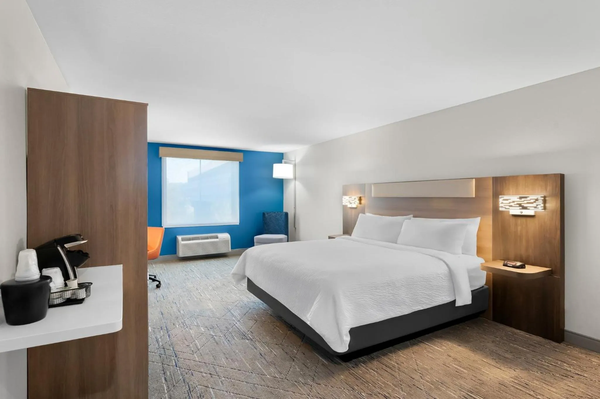 Photo of the whole room, Bed in Holiday Inn Express & Suites Morrilton by IHG