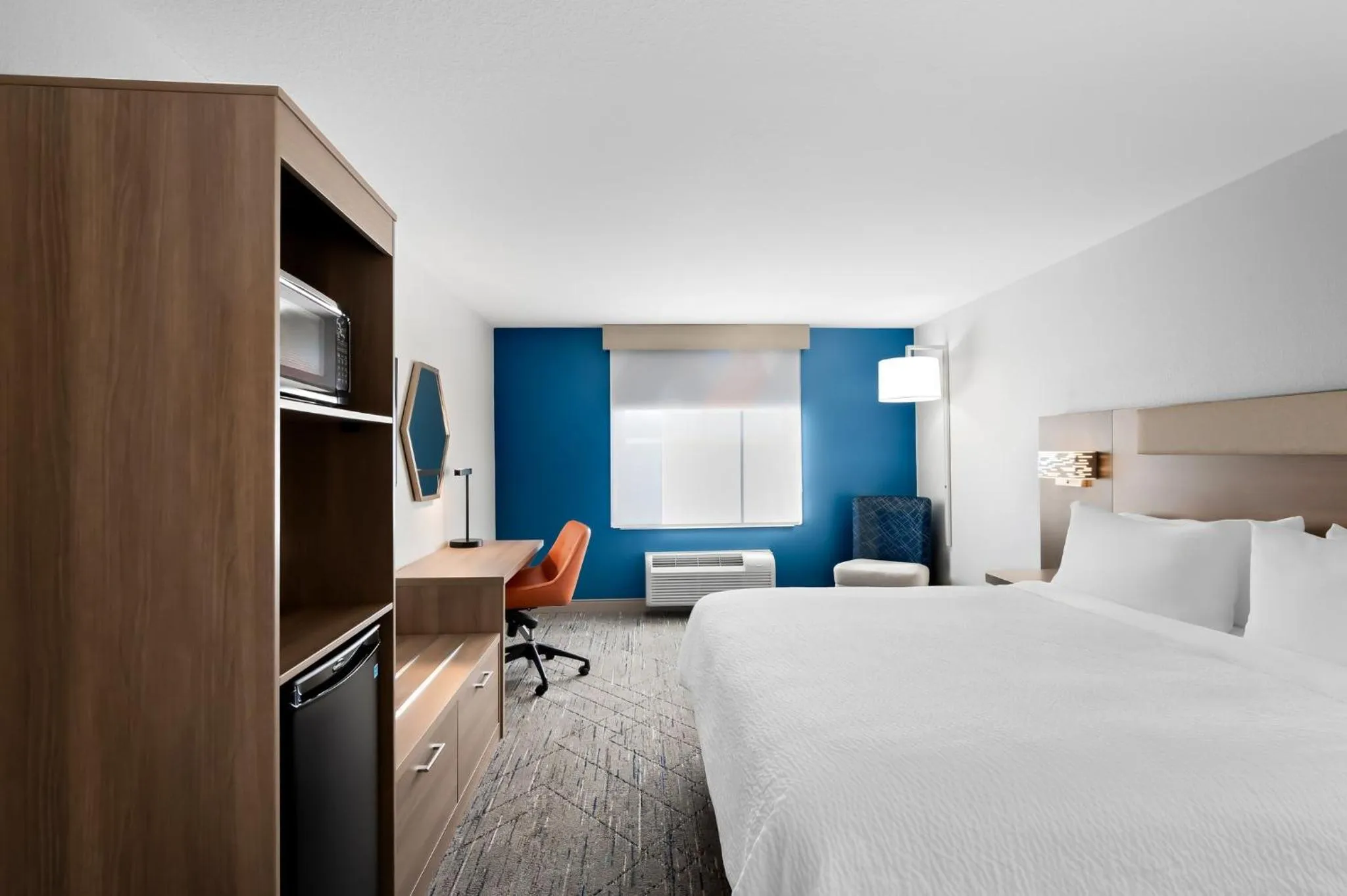 Photo of the whole room, Bed in Holiday Inn Express & Suites Morrilton by IHG