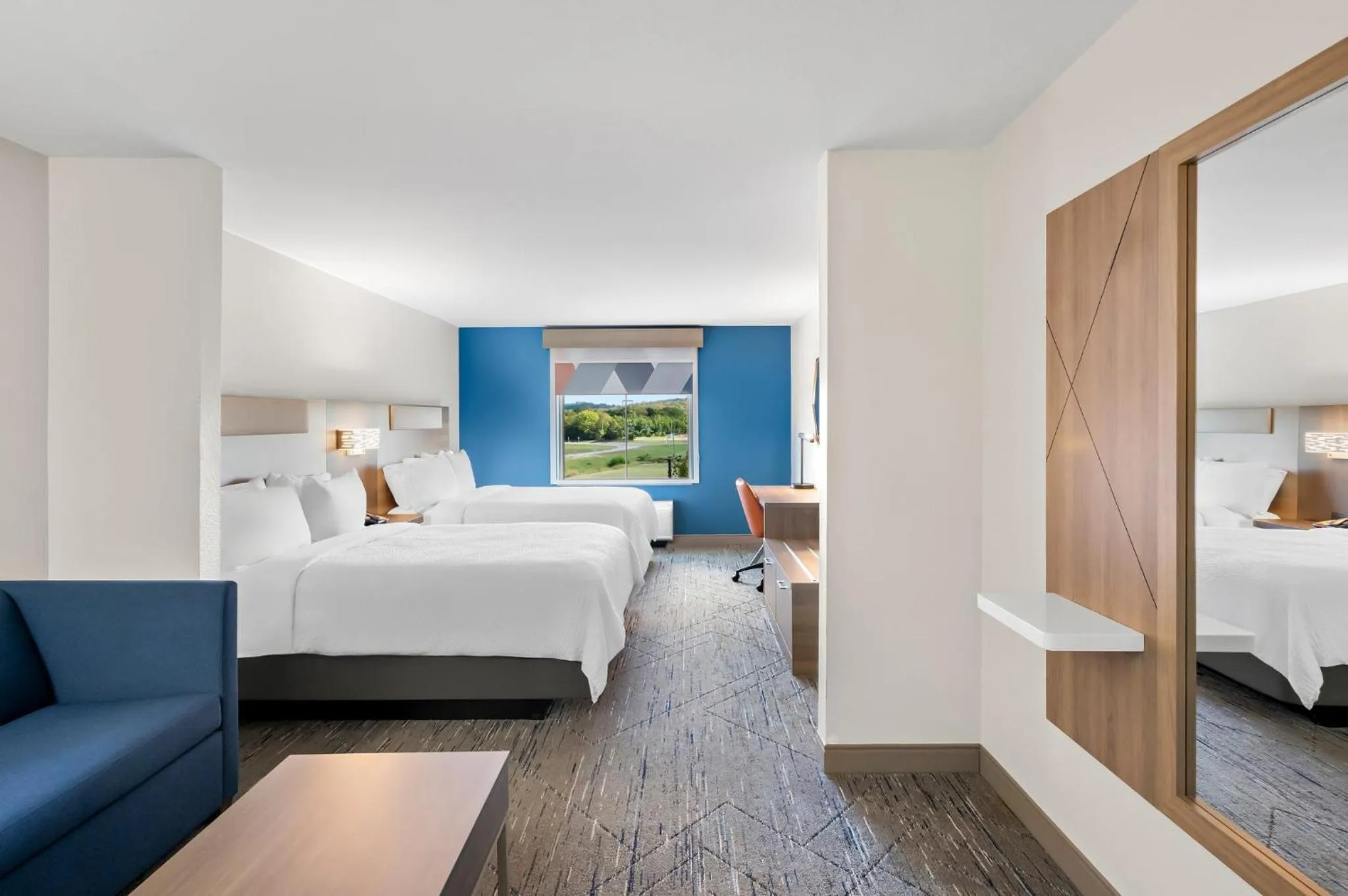 Photo of the whole room, Bed in Holiday Inn Express & Suites Morrilton by IHG