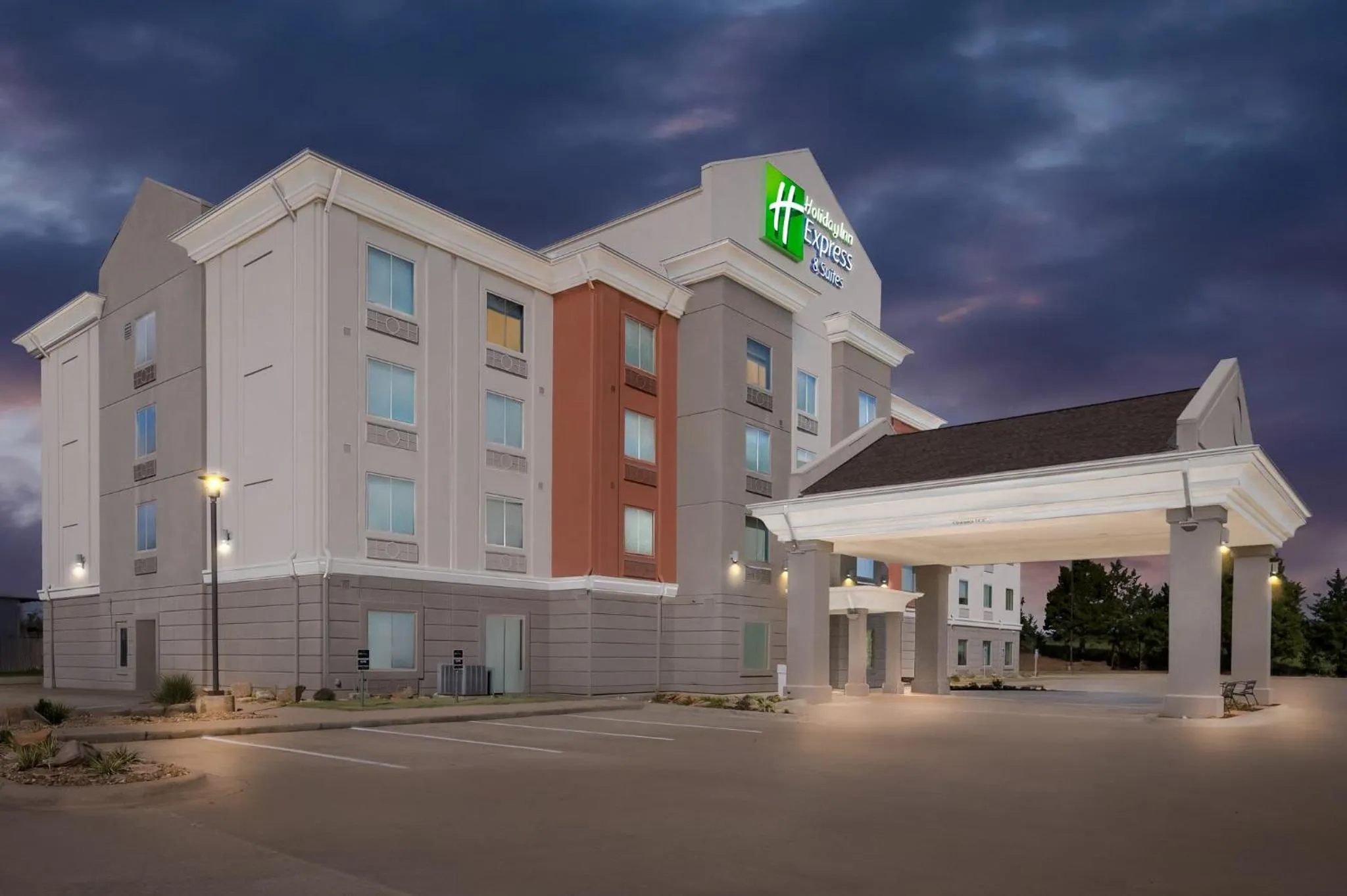 Property building in Holiday Inn Express & Suites Morrilton by IHG