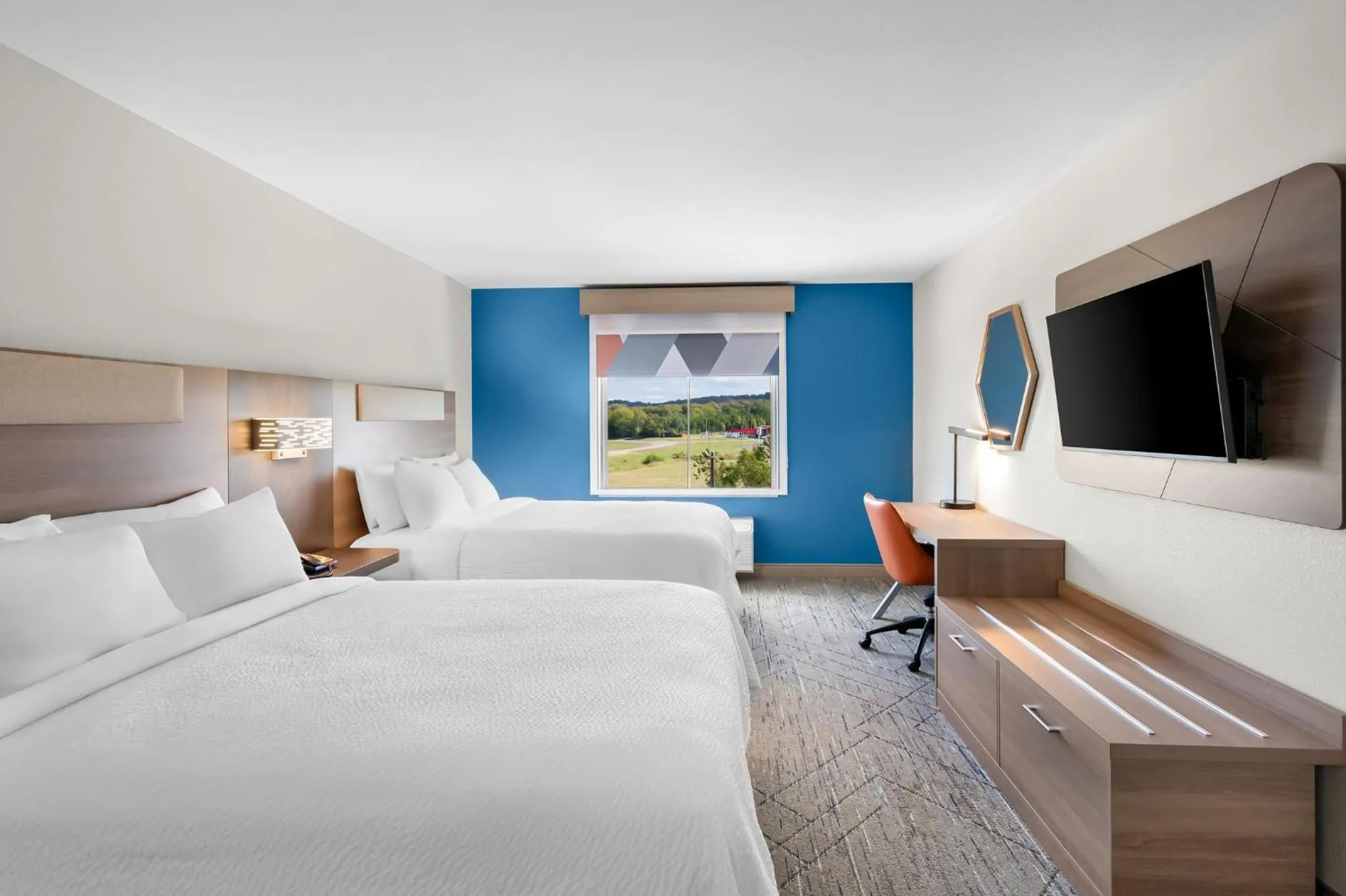 Photo of the whole room, Bed in Holiday Inn Express & Suites Morrilton by IHG