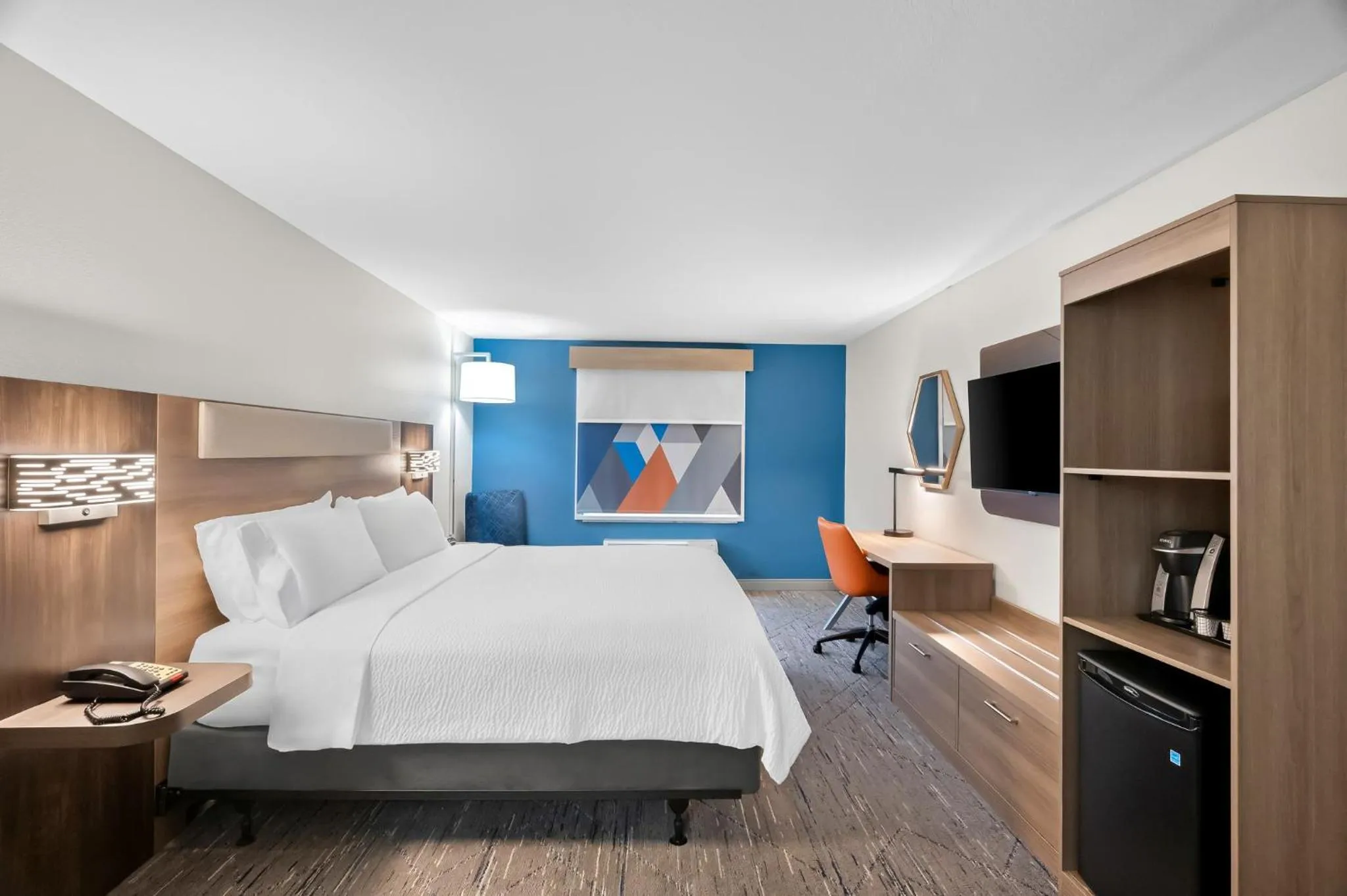 Photo of the whole room, Bed in Holiday Inn Express & Suites Morrilton by IHG