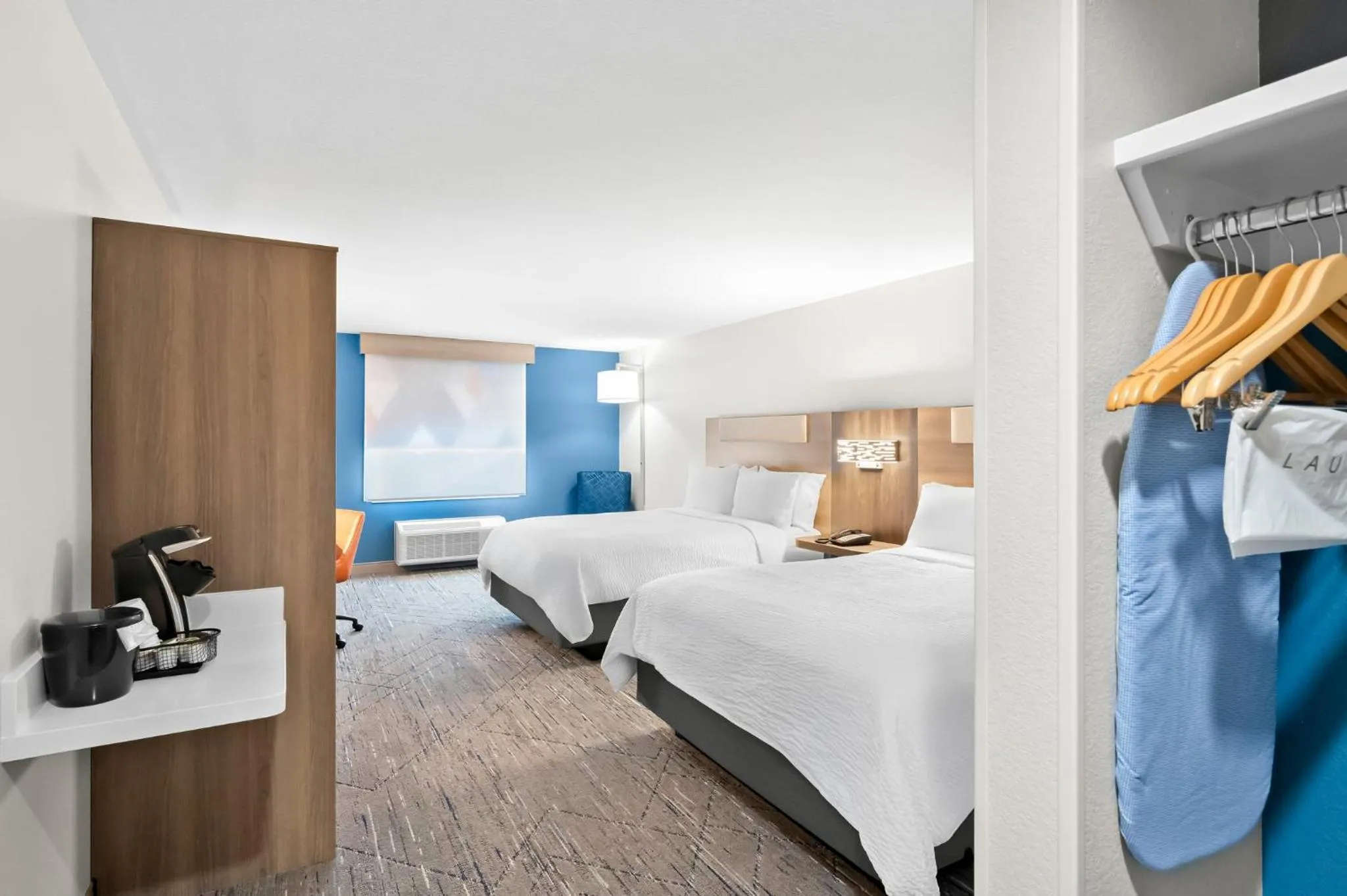 Photo of the whole room, Bed in Holiday Inn Express & Suites Morrilton by IHG