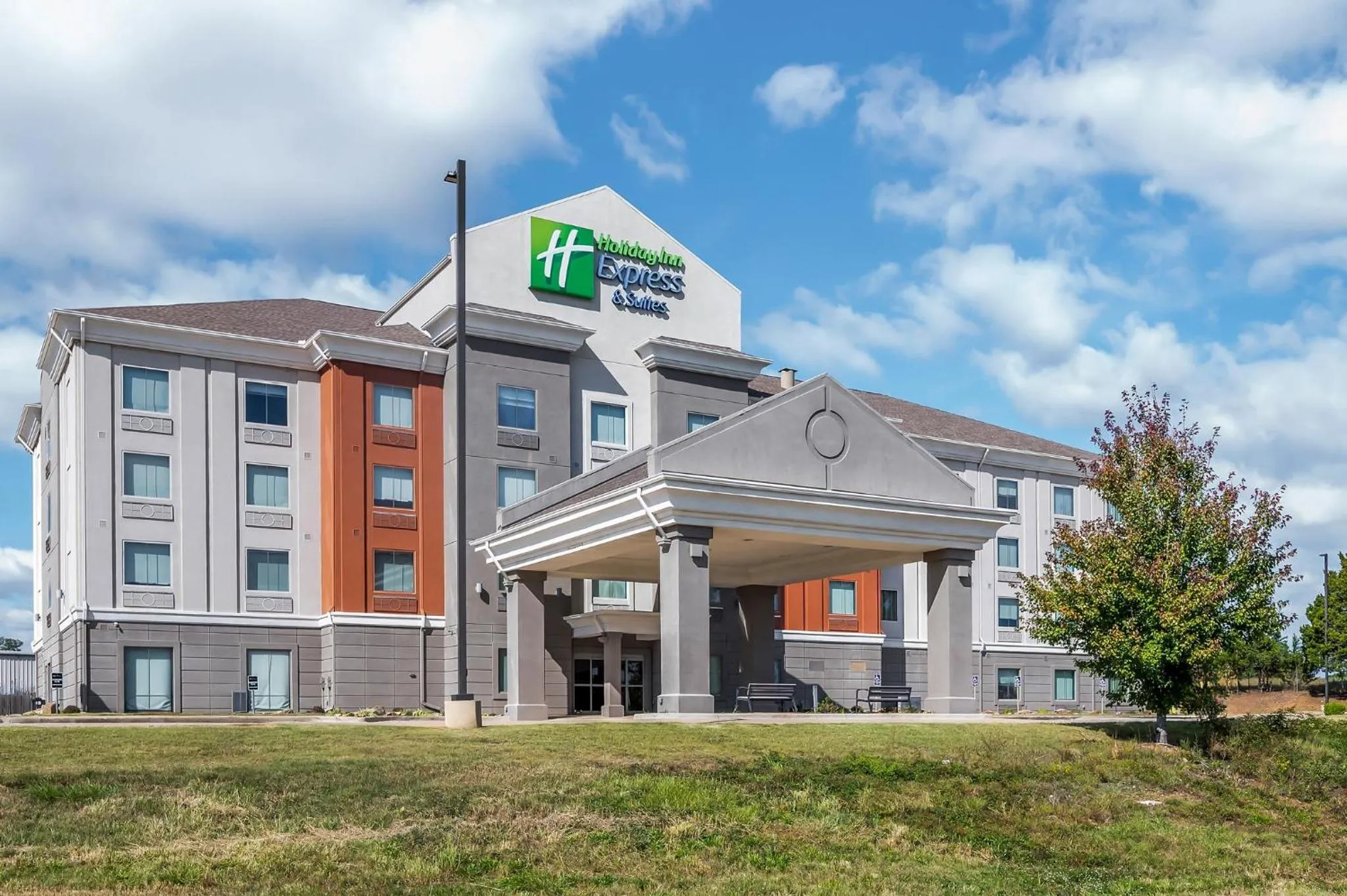 Property building in Holiday Inn Express & Suites Morrilton by IHG