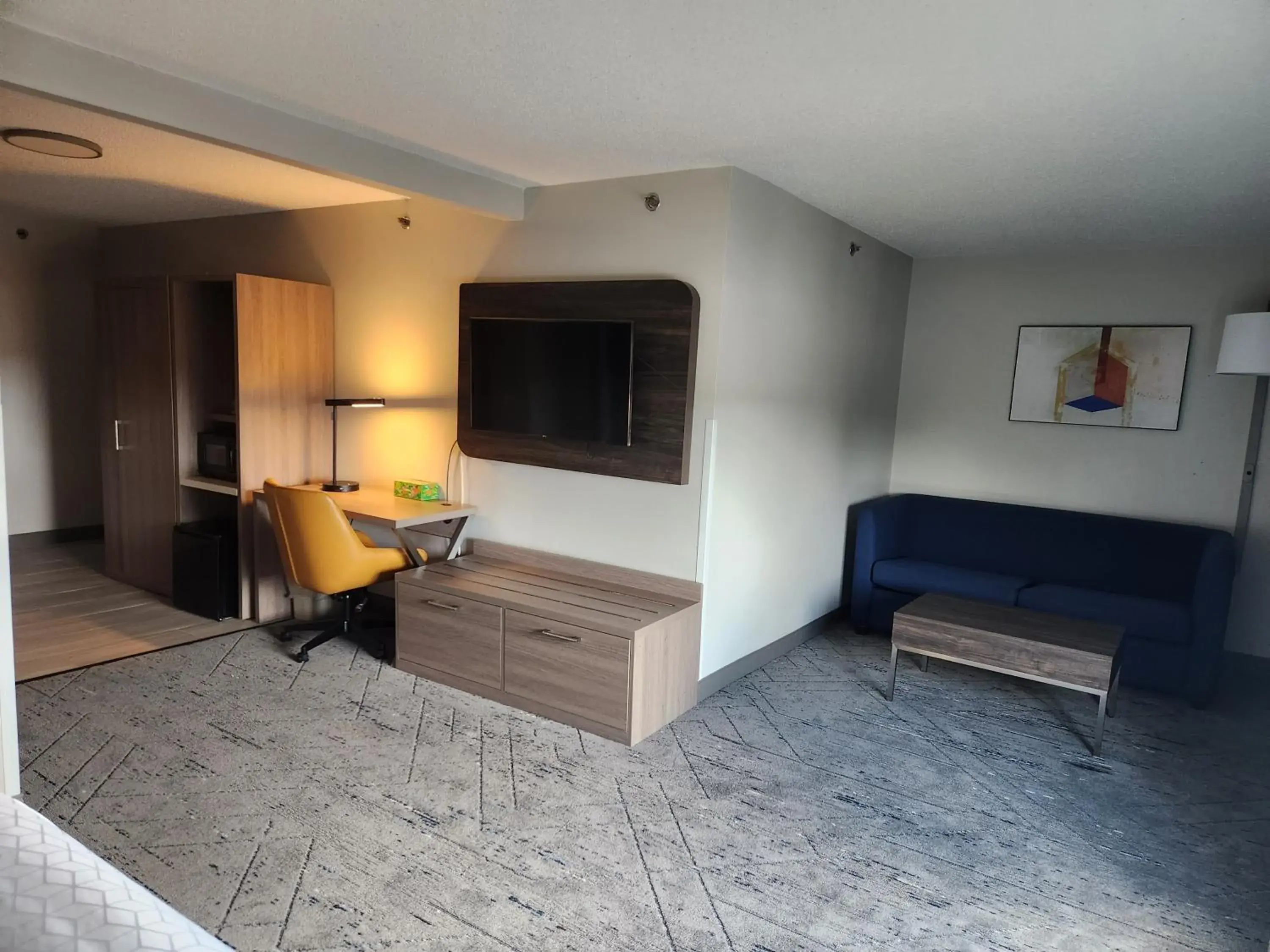 Standard King Room in Holiday Inn Express & Suites Alliance by IHG Standard King Room in Holiday Inn Express & Suites Alliance by IHG