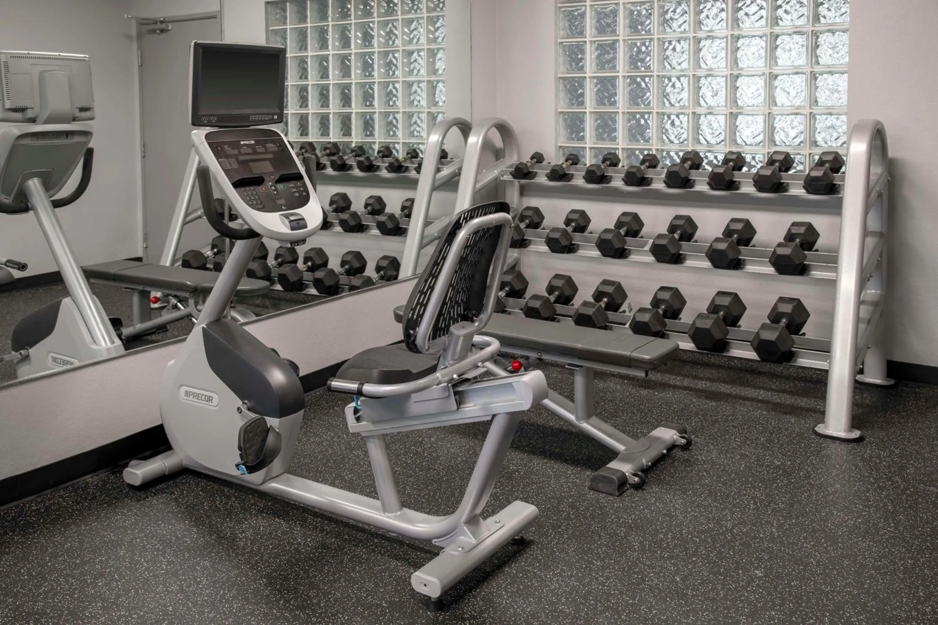 Fitness centre/facilities in Spark By Hilton Lansing