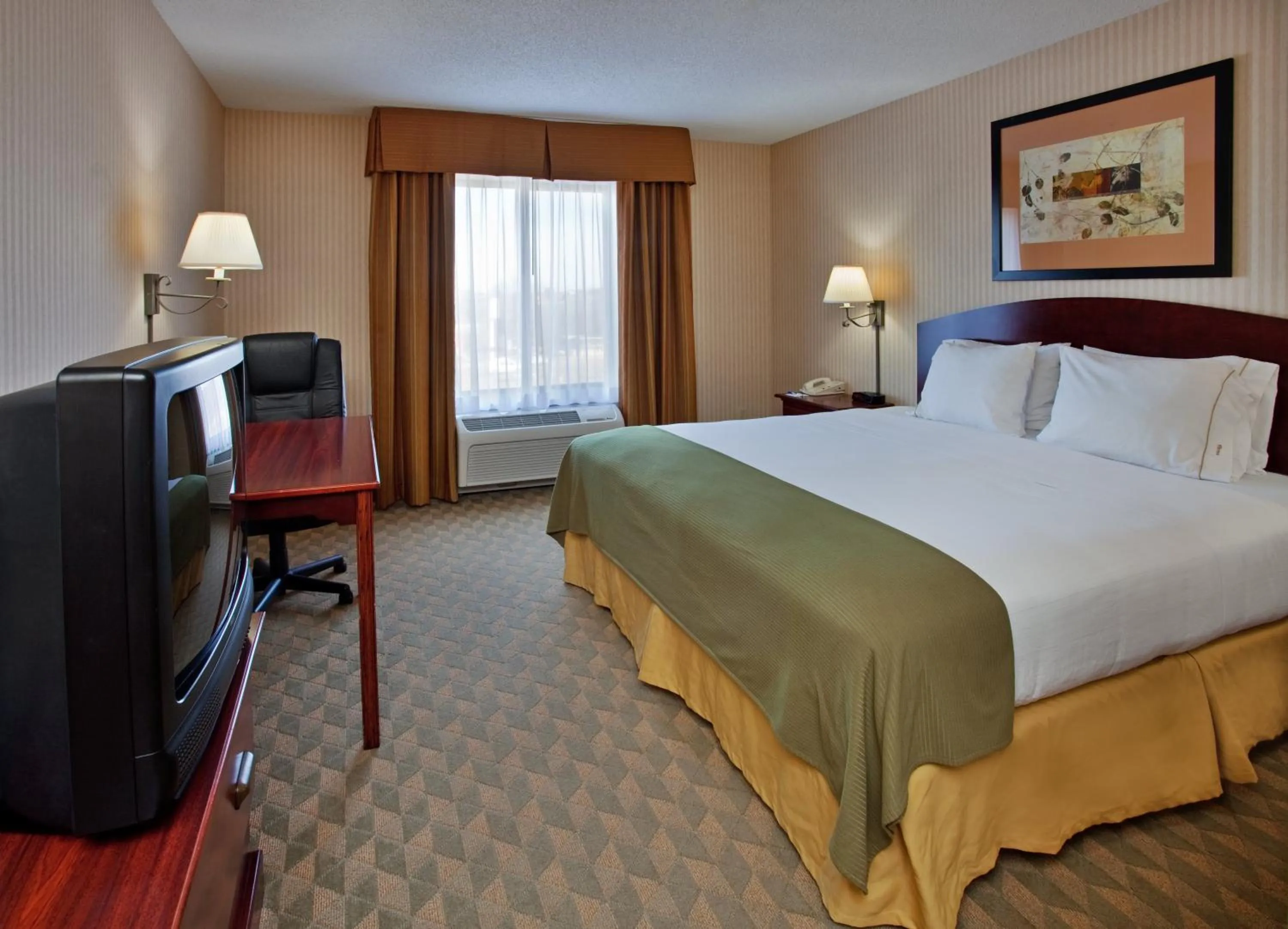 Photo of the whole room, Bed in Spark By Hilton Lansing