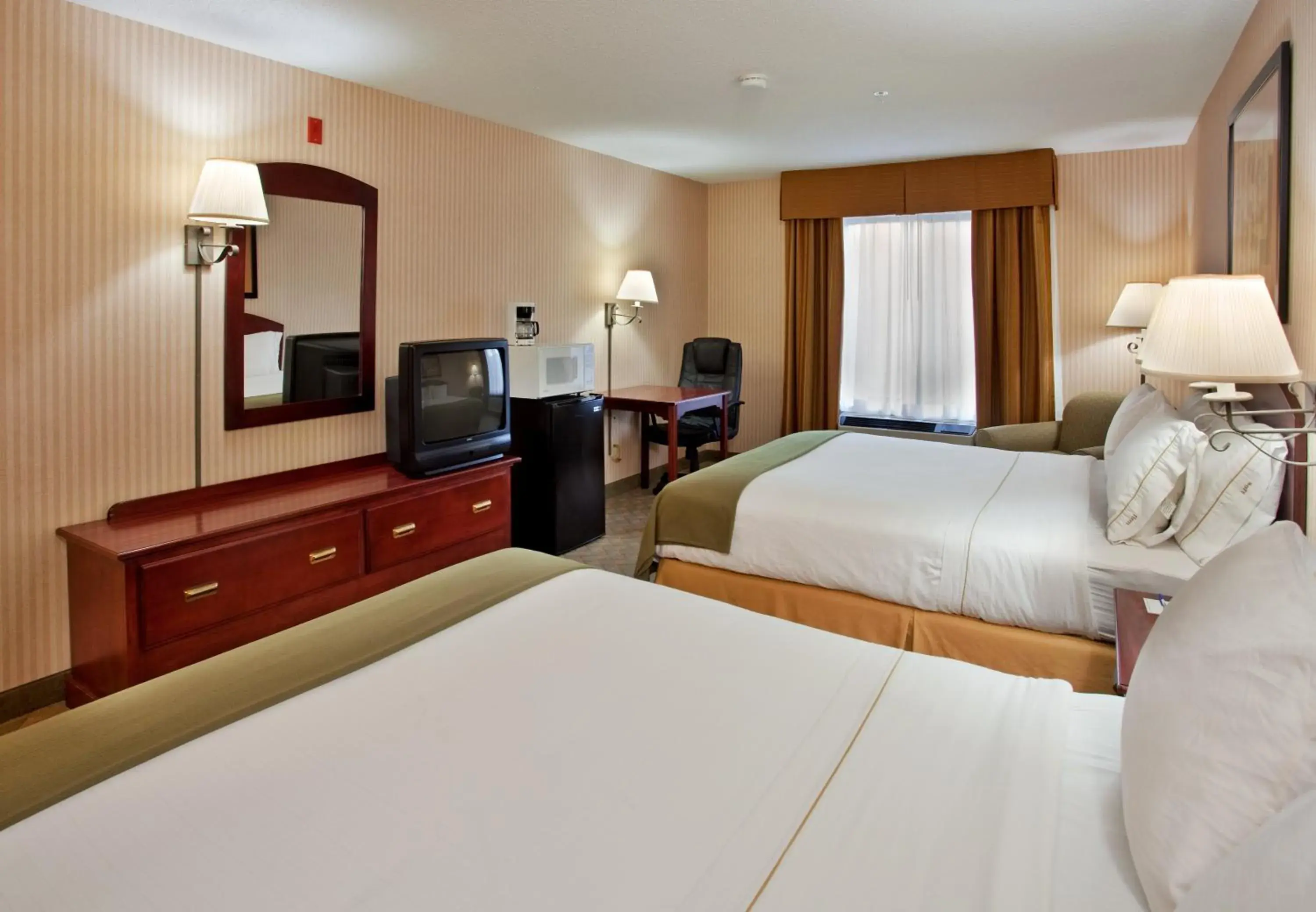 Queen Room with Two Queen Beds in Spark By Hilton Lansing Queen Room with Two Queen Beds in Spark By Hilton Lansing