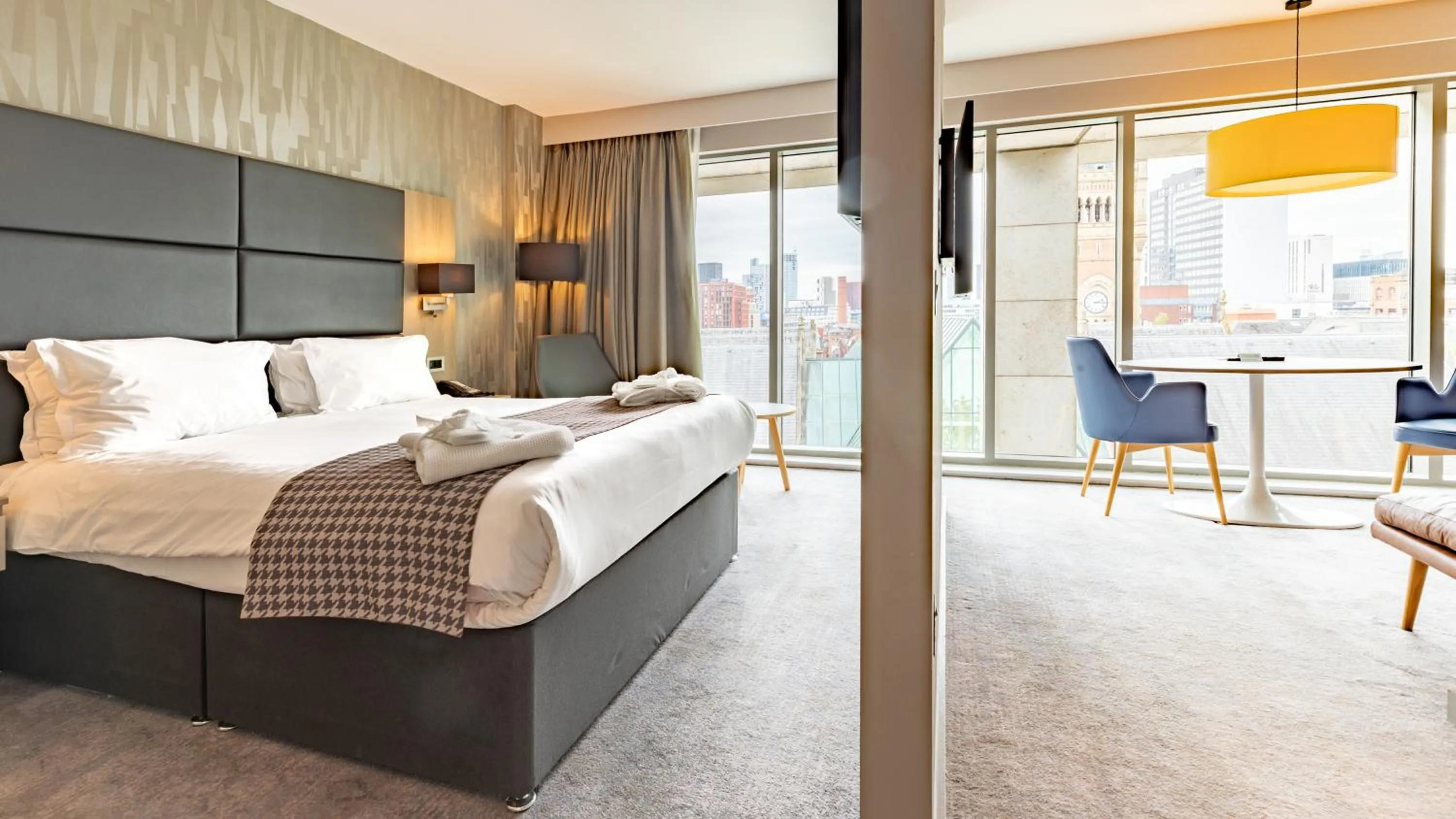 Bedroom, Bed in Holiday Inn Manchester - City Centre by IHG