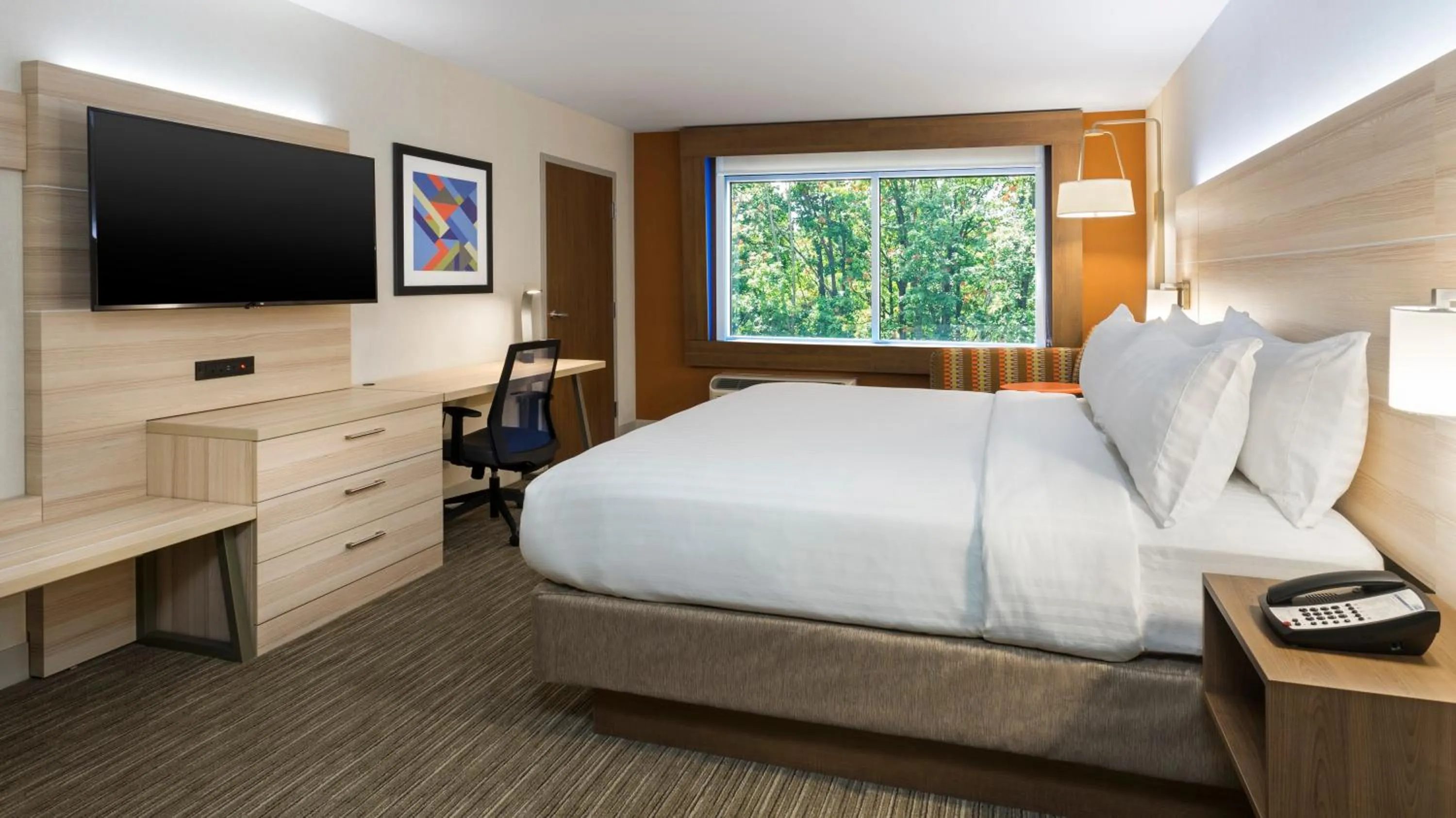 Bed in Holiday Inn Express & Suites Medina by IHG